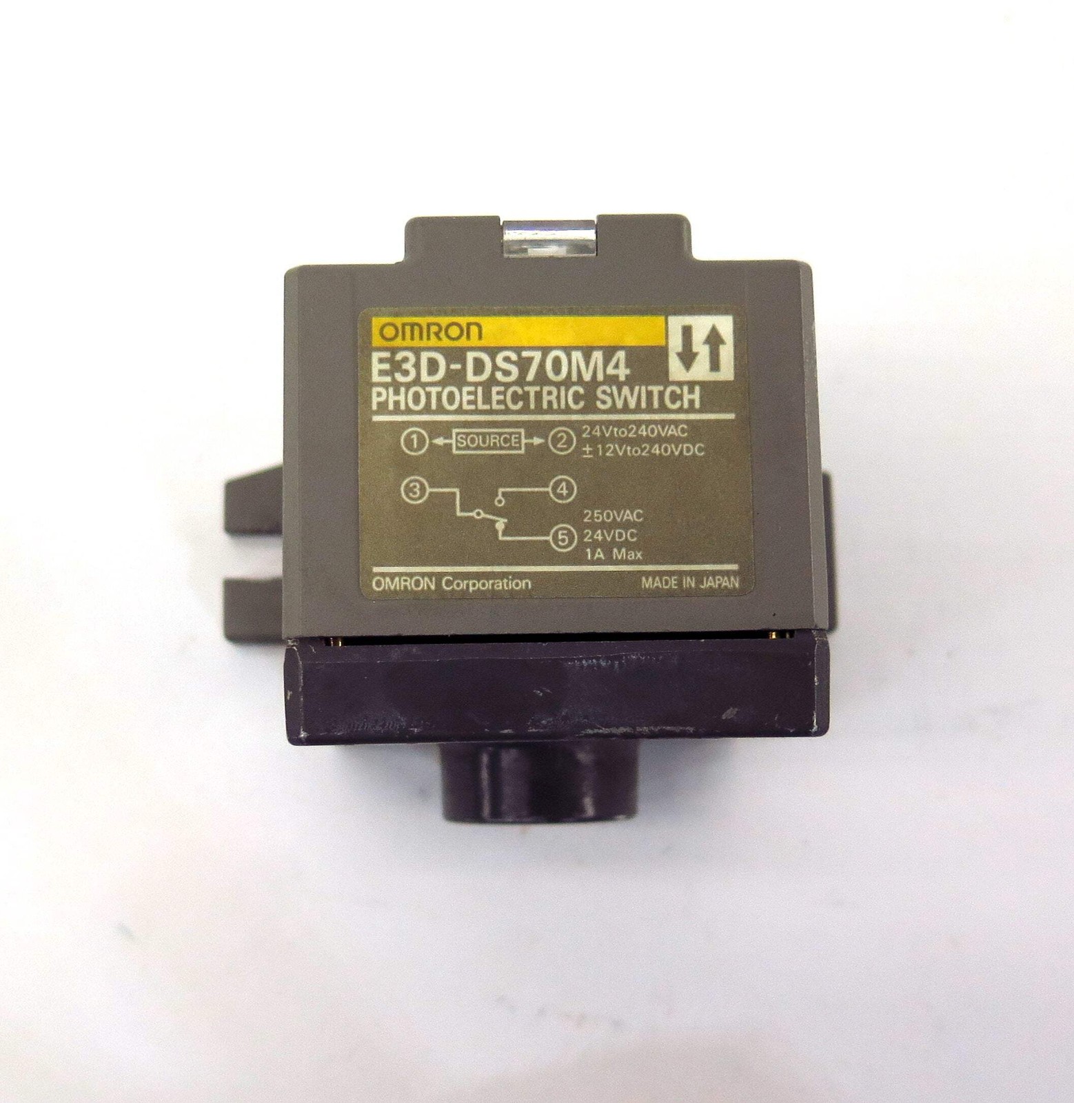 Omron Photoelectric Switch E3D-DS70M4