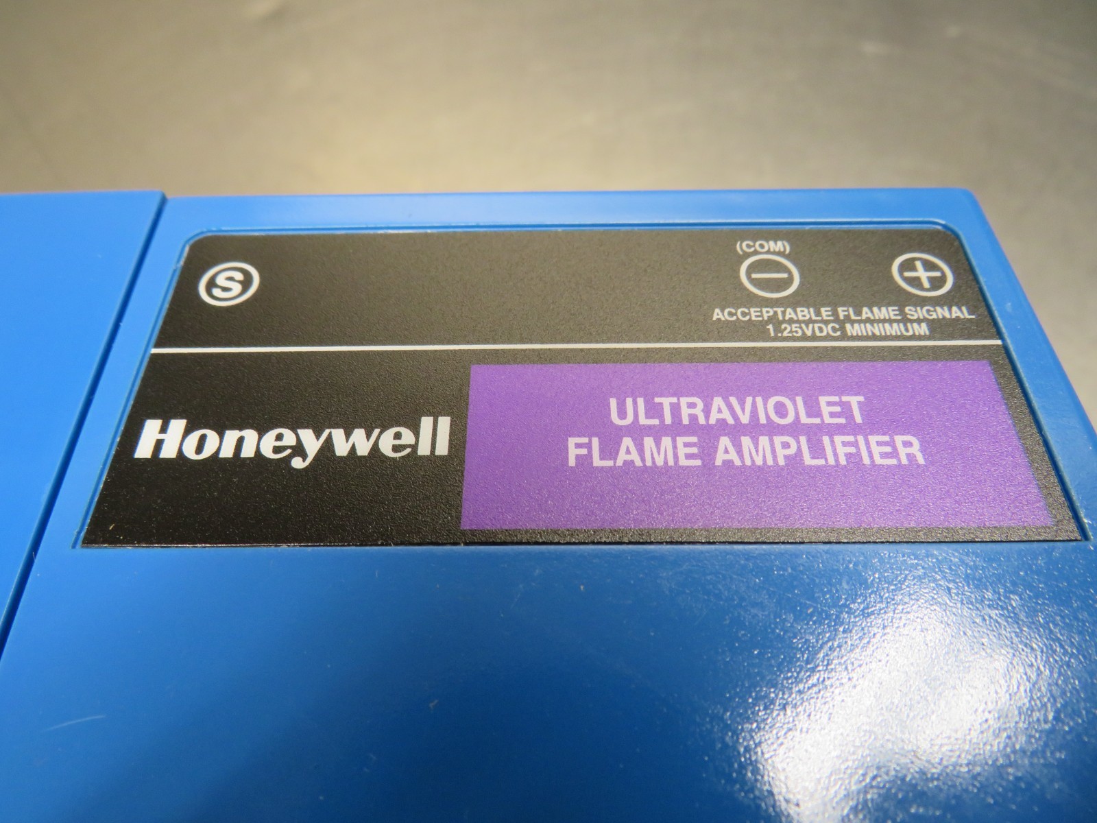 Honeywell RM7895C1012 Controller W/ Ultraviolet Flame Amplifier