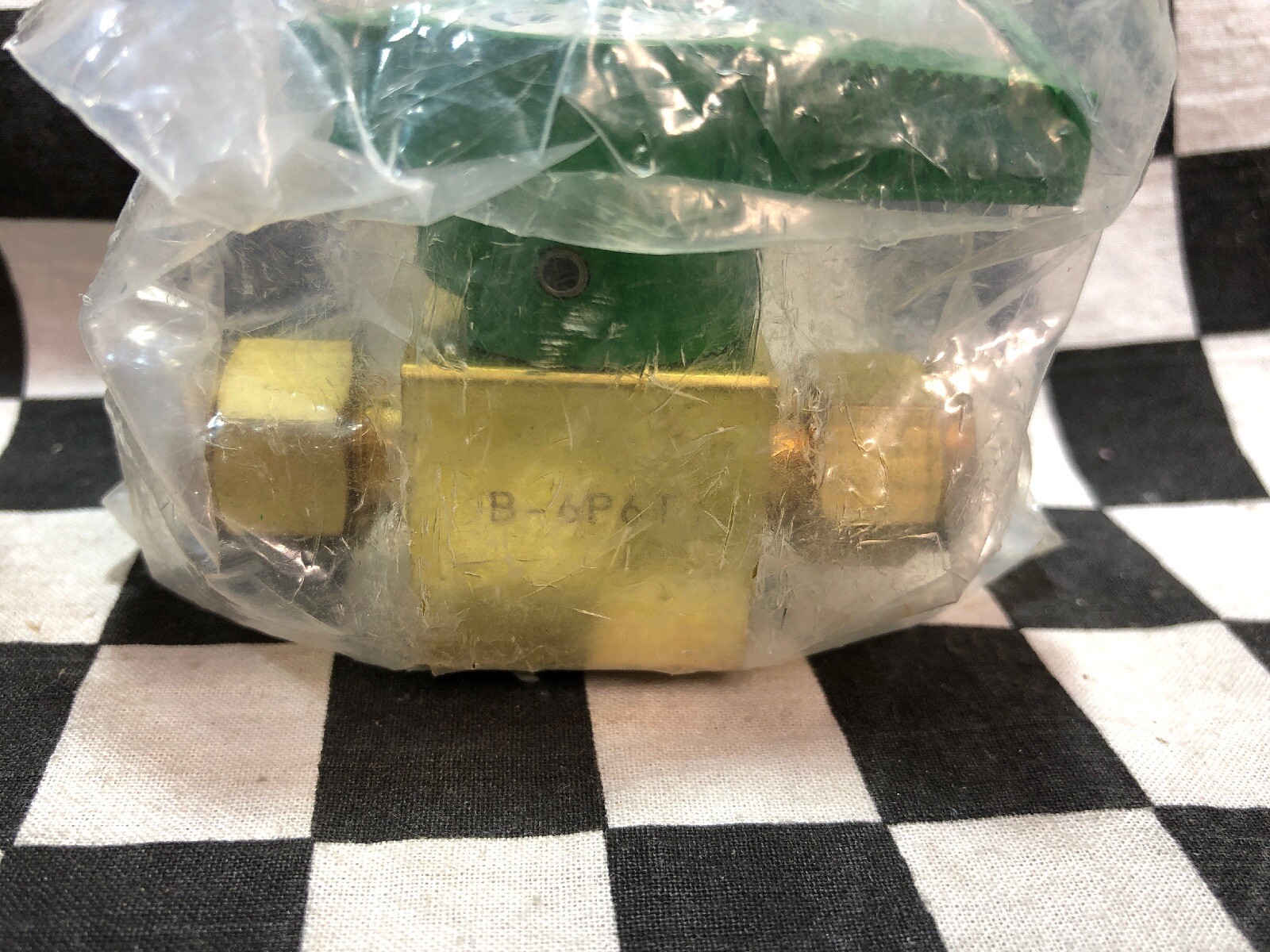 LOT OF 4 NUPRO/WHITEY VALVE, B-6P6T, B-44XS6, B-1VM4-S4, B-41S2, SHIPSAMEDAY