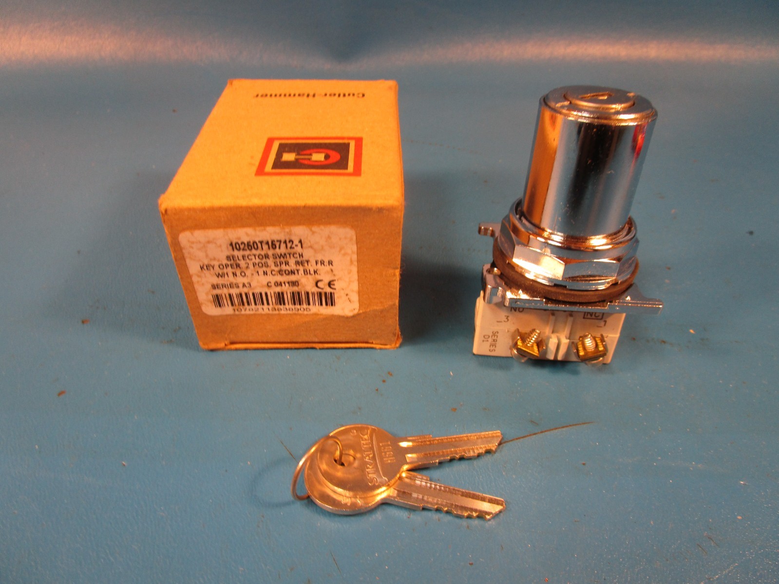 Cutler Hammer 10250T15712-1, Selector Switch, Key Operator, 2 Position