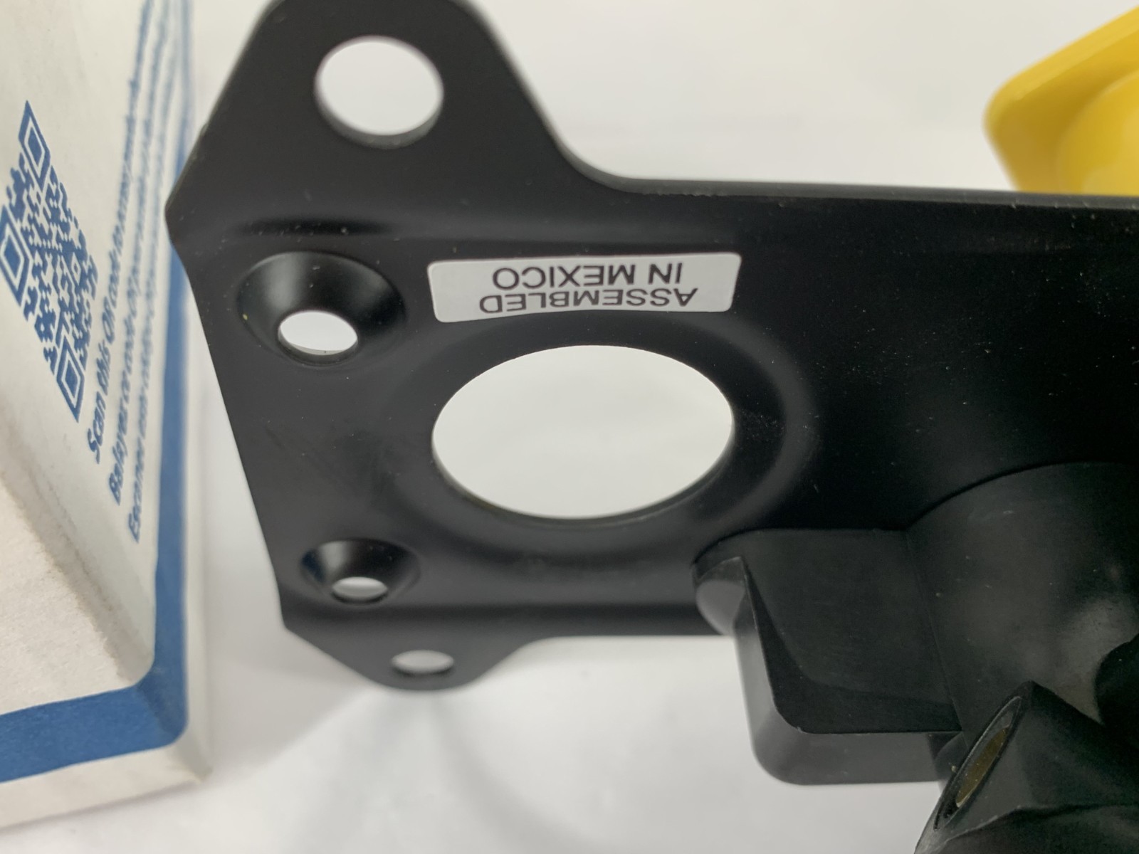 Bendix 801315 PP-DC Push/Pull Dash Control Air Brake Valve 3/8″ Push-To-Connect