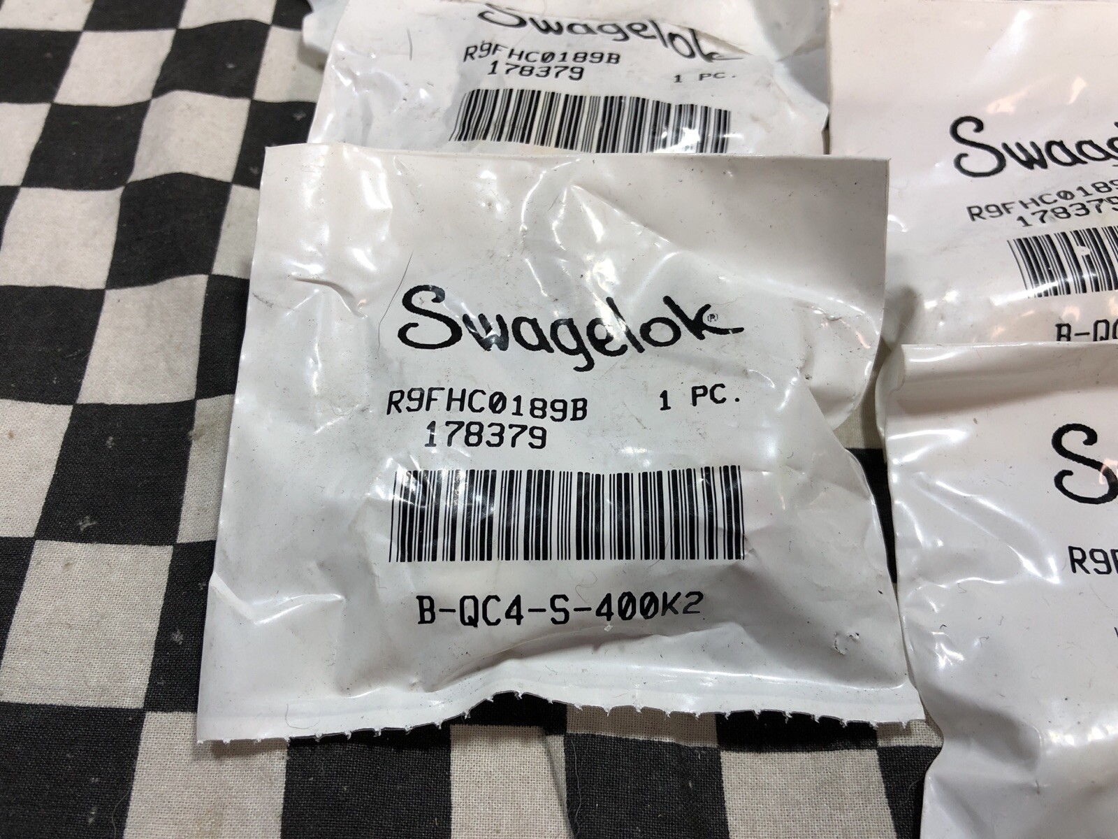 Swagelok Quick Connect 1/4″, Orange Key, B-QC4-S-400K2, LOT OF 14 #1649Q13