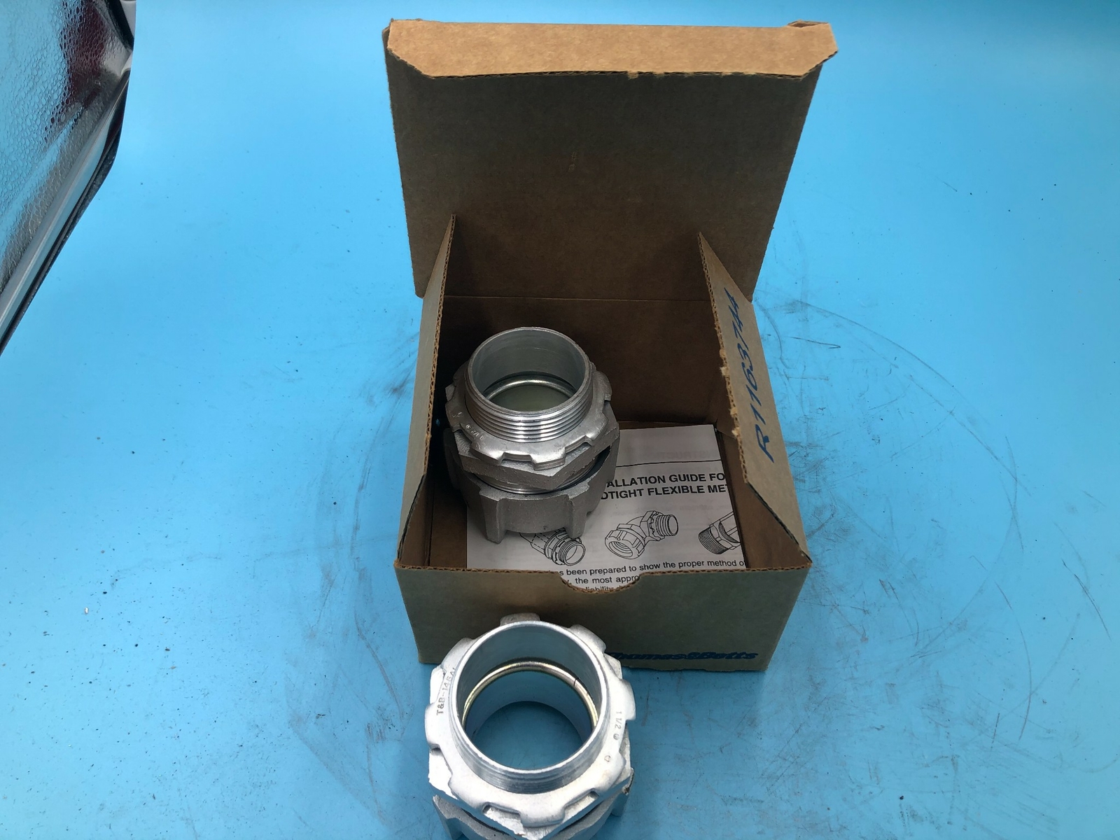 Thomas Betts 5236AL Flexible Metal Conduit Connectors *LOT OF 2*