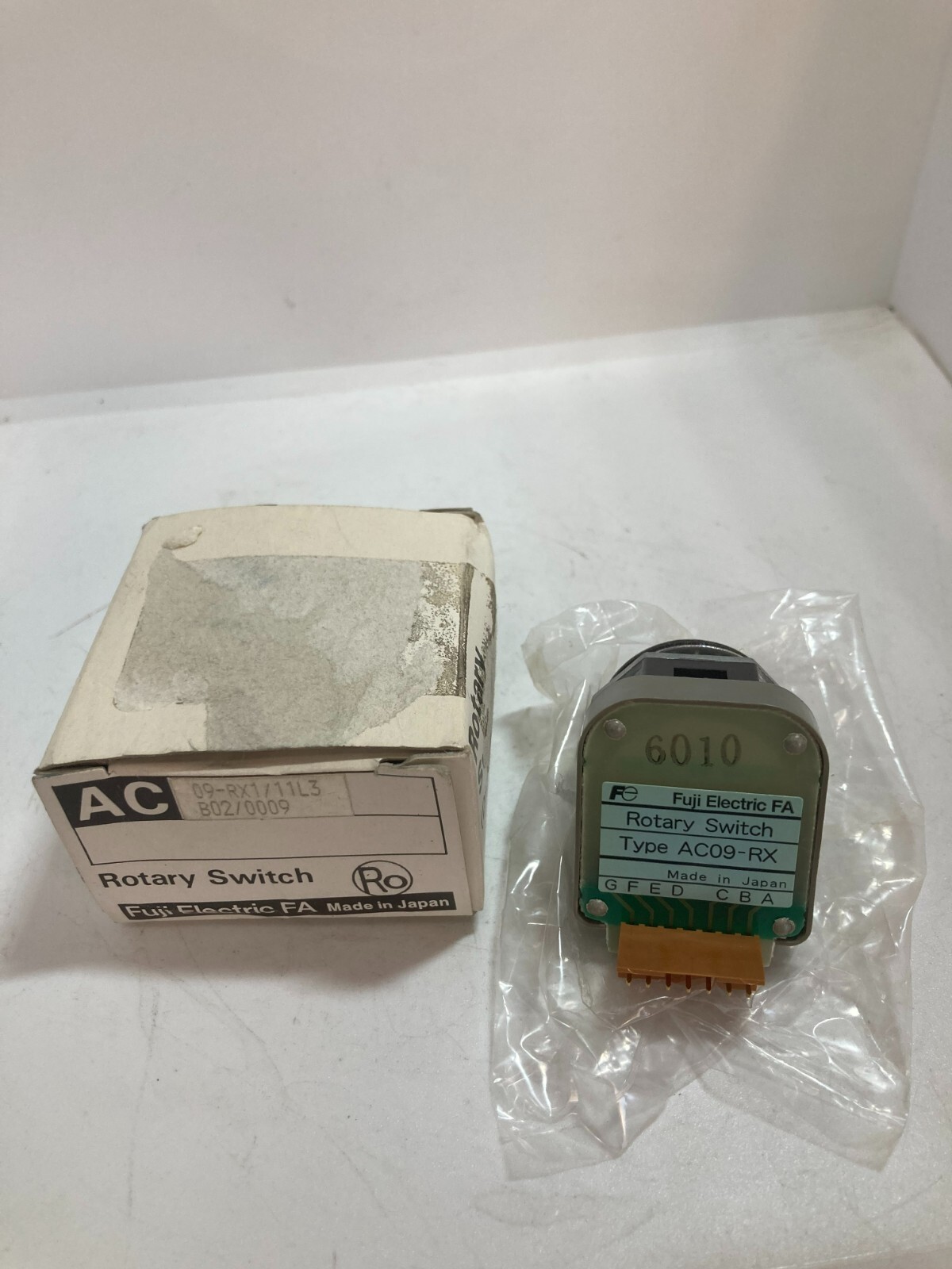 FUJI AC09-RX1/11L3 ROTARY SWITCH WITHOUT KNOB 10 POSITION MAINTAINED NIB