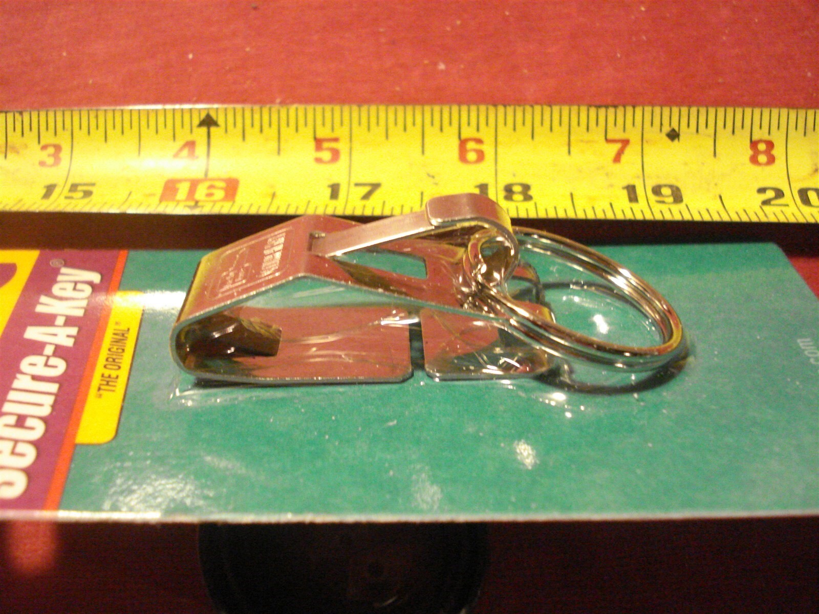 (1725.) Secure-A-Key Slips on to Belt Luckyline 40501