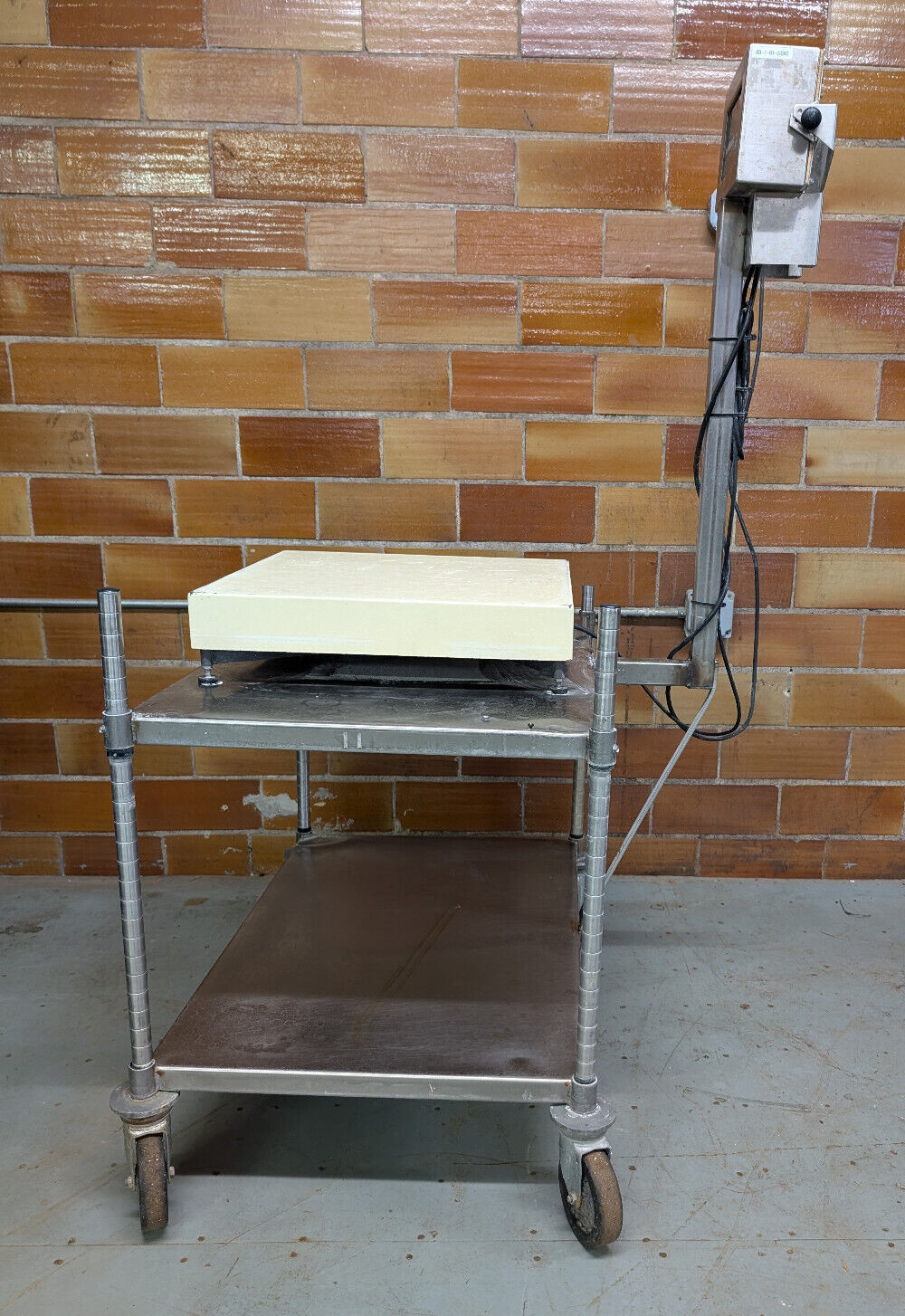 Avery Weigh-Tronix Model 3275 Checkweigher w/ BS Diamond Series Bench Scale Base