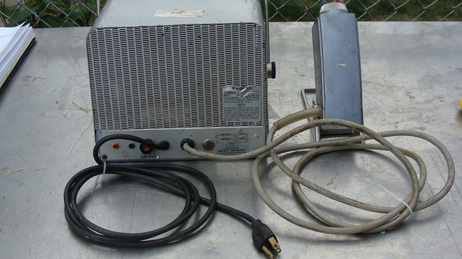 Vintage Macbeth Corp. RD 100R, 30W, 115V, 50/60 Hz. Made in Newburgh, NY. USA.