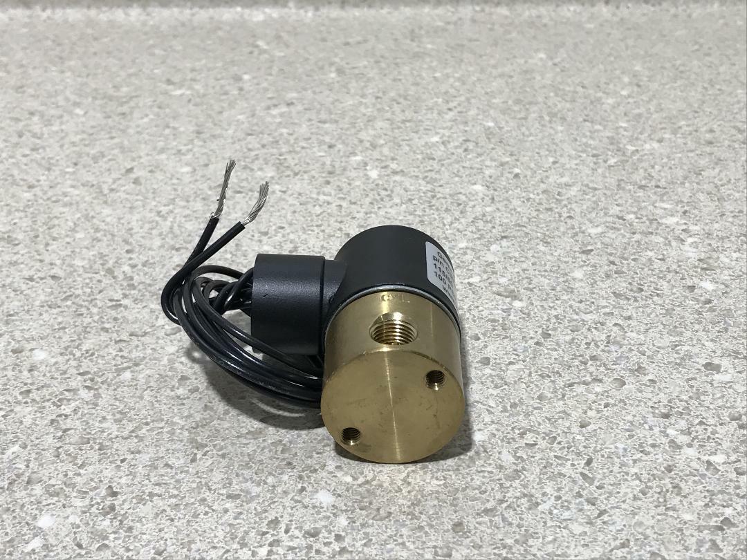 Gems Sensors C3022-C108 100PSI NEW