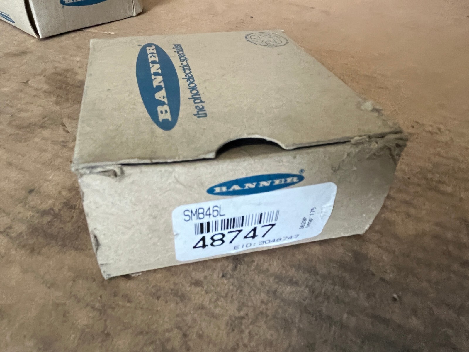 Banner, Bracket x 2, SMB46L, 1 bag hardware