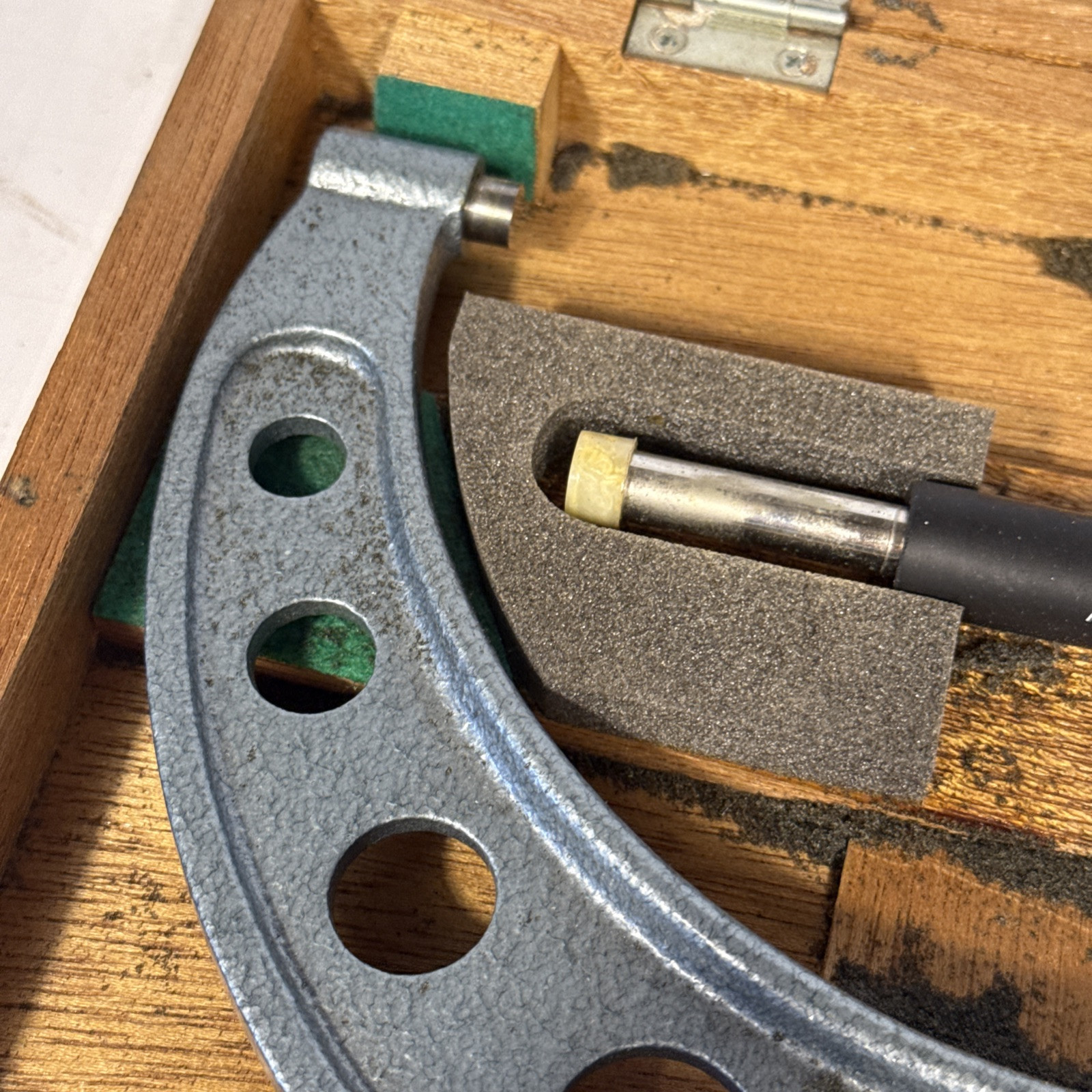 MITUTOYO 193 OUTSIDE MICROMETER. 5″-6″ With Wooden Case And Manual