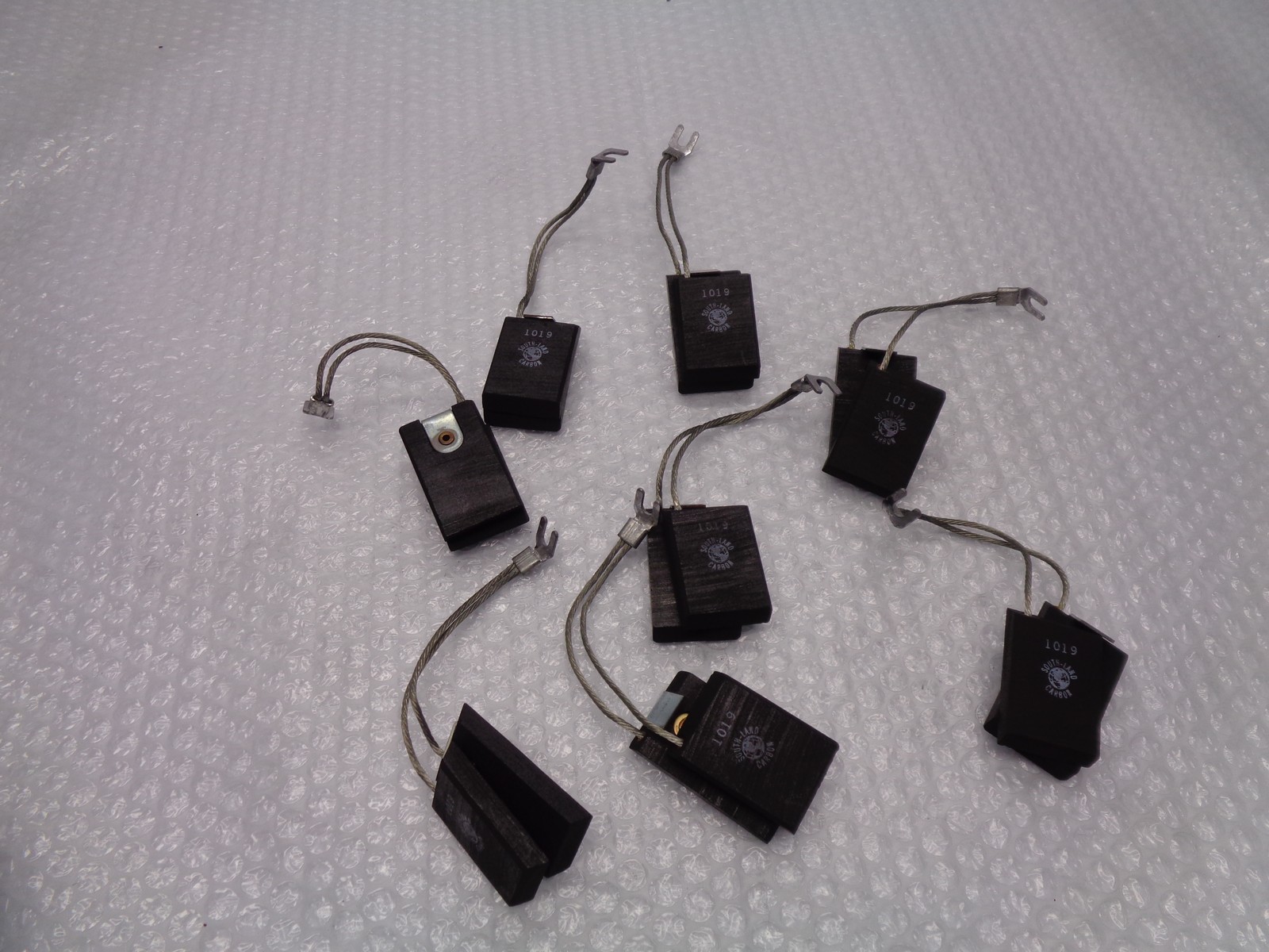 SOUTH LAND CARBON 1019 CARBON BRUSH LOT OF 8 NSNP