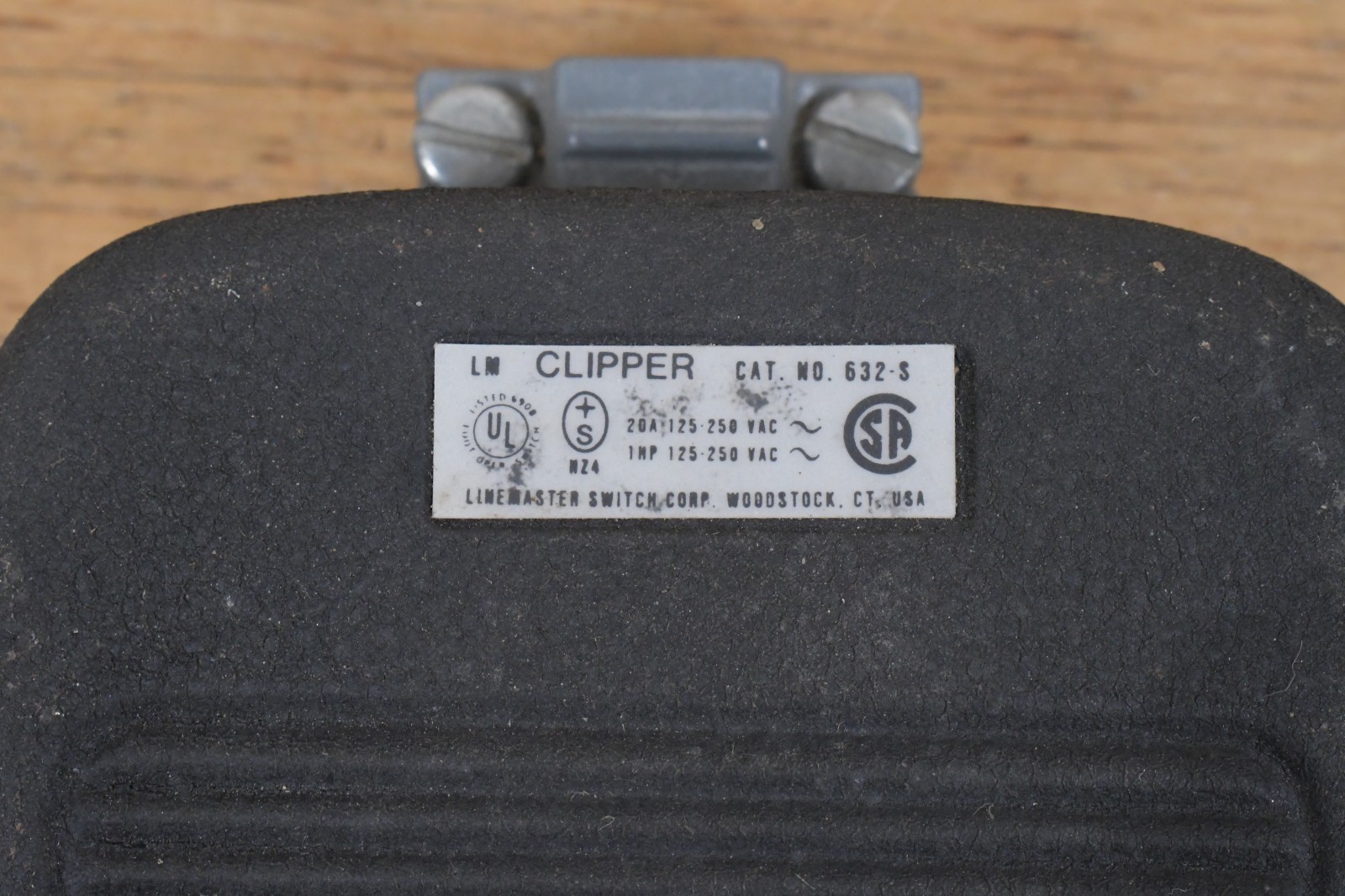 Linemaster Foot Switch Corp CLIPPER 632-S 125-250 VAC 20Amps 1HP