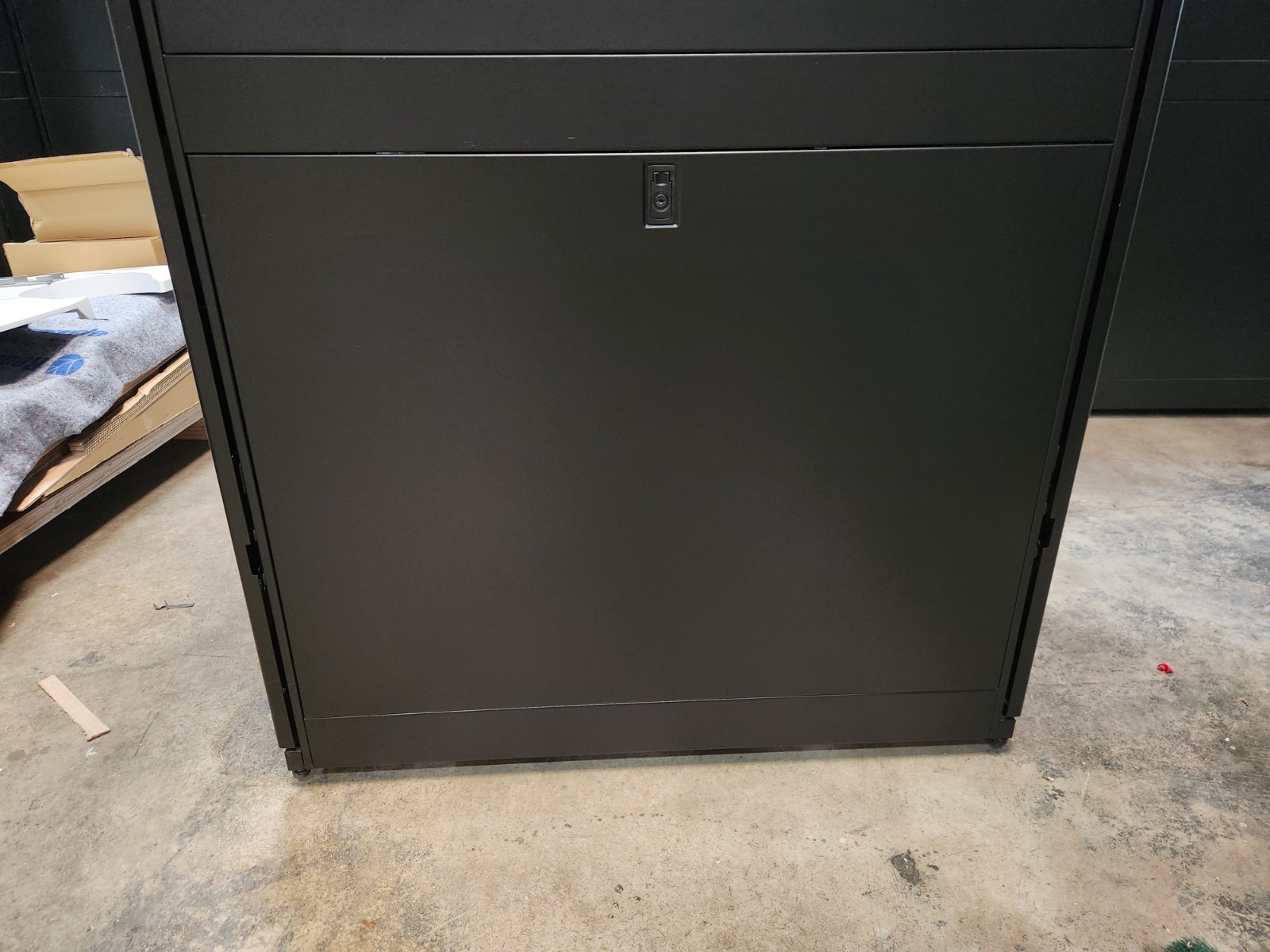 APC Schneider AR3340 NetShelter SX 42U 750mm x 1200mm Server Rack Enclosure