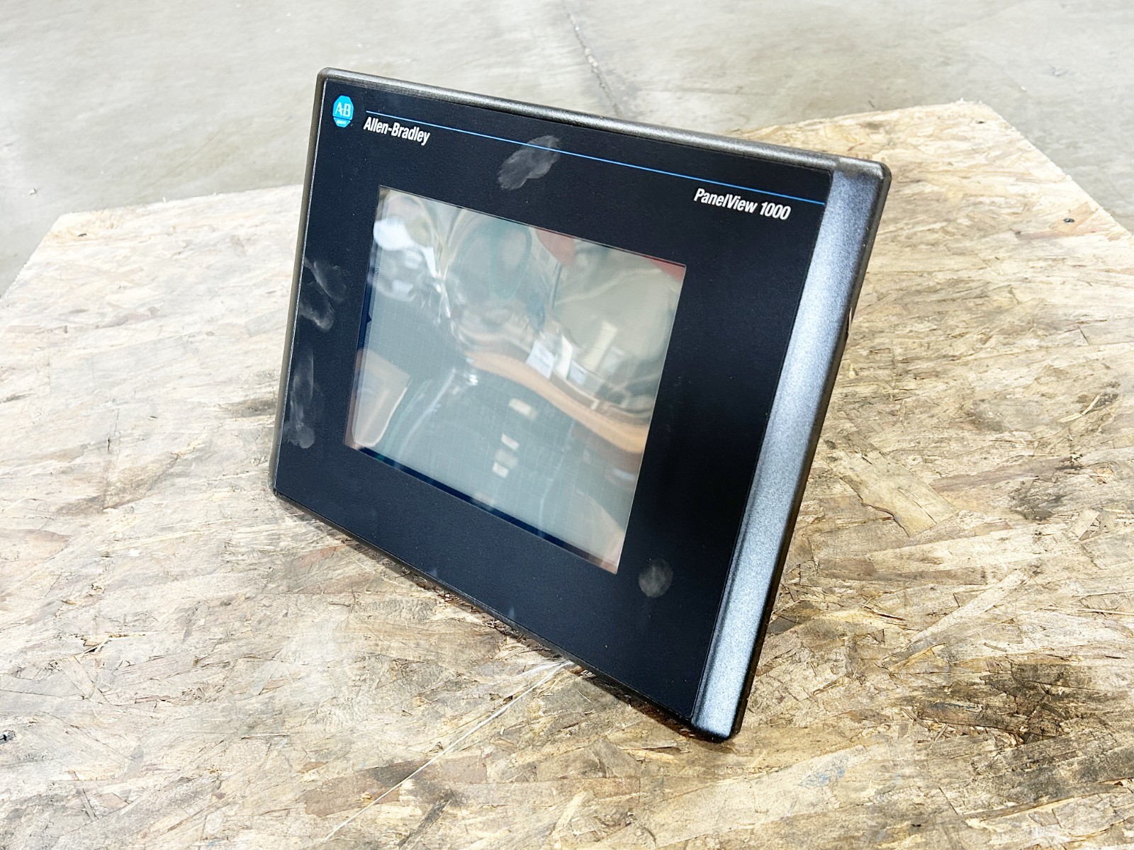 New Allen Bradley 2711-T10G8 Operator Interface 10″ Display 640X480 Pixels 240V