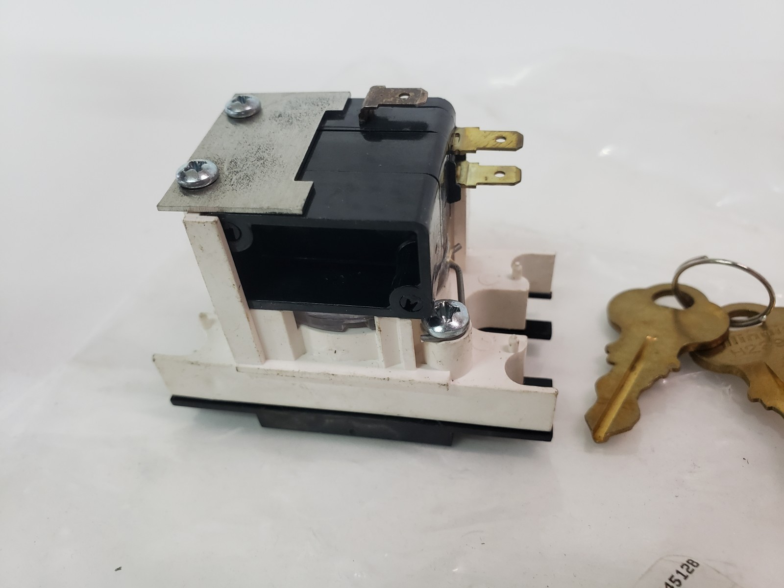 UNUSED – TKE ThyssenKrupp Key Switch 9739816 Door Hold 171AR33