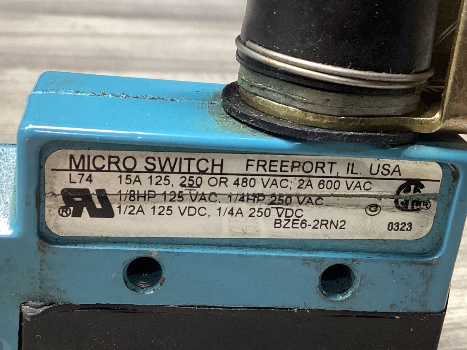 Micro BZE6-2RN2 Snap Switch #118N85