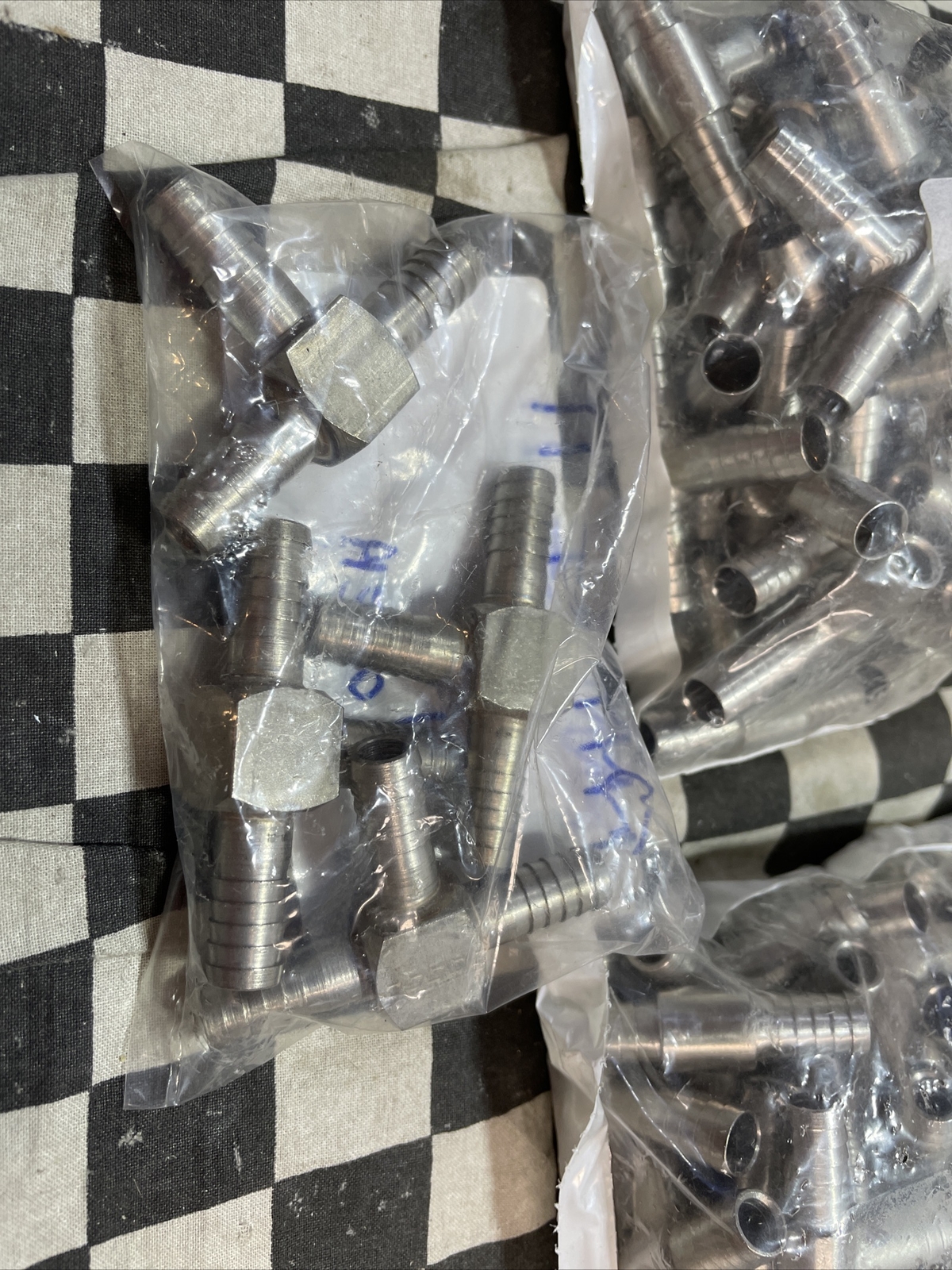 Fittings Inc 7007, 3/8″ Barb Tee”, LOT OF 104, SHIPSAMEDAY
