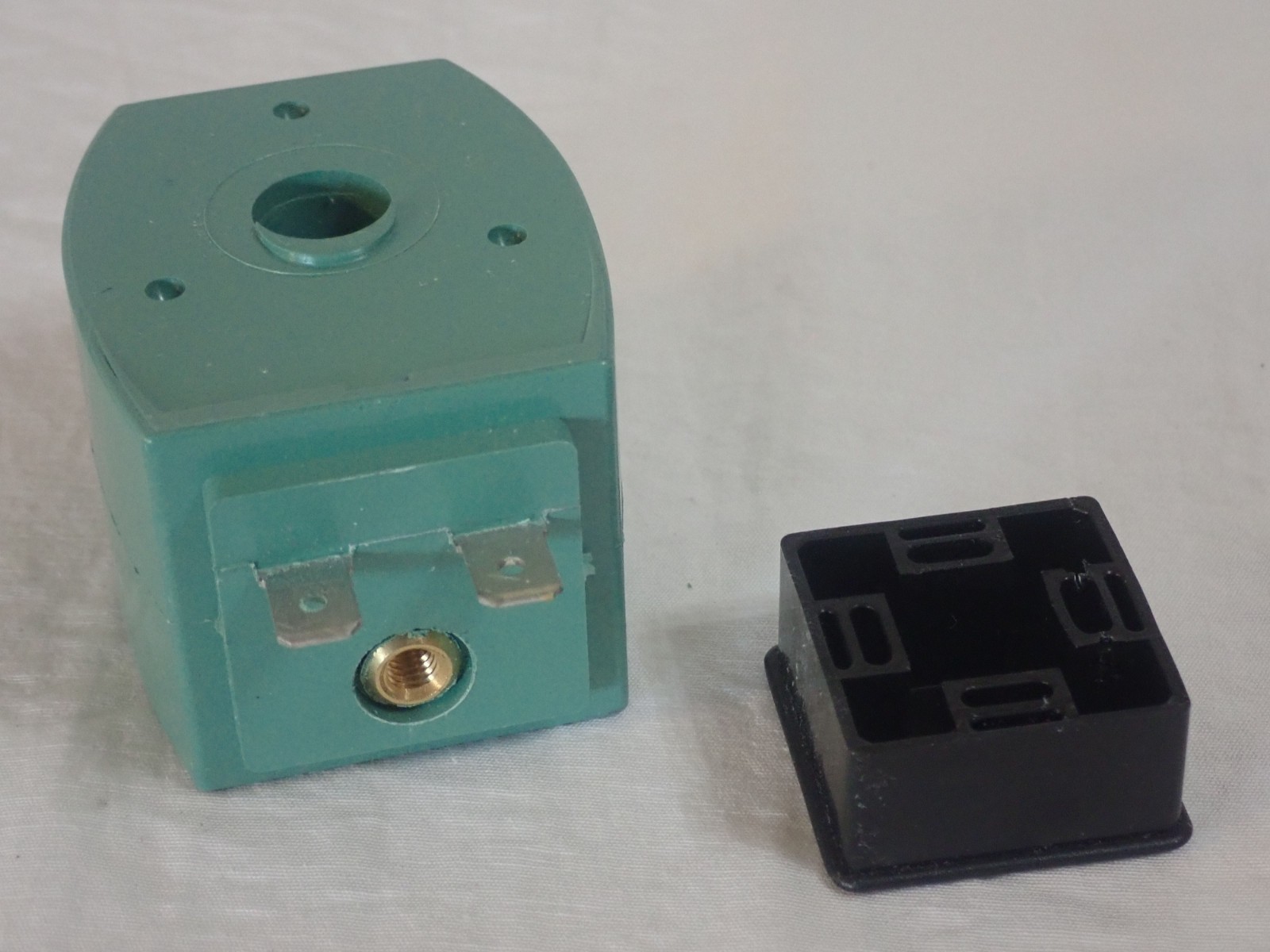NEW UNUSED ASCO RED HAT II 238212-032 SOLENOID VALVE COIL