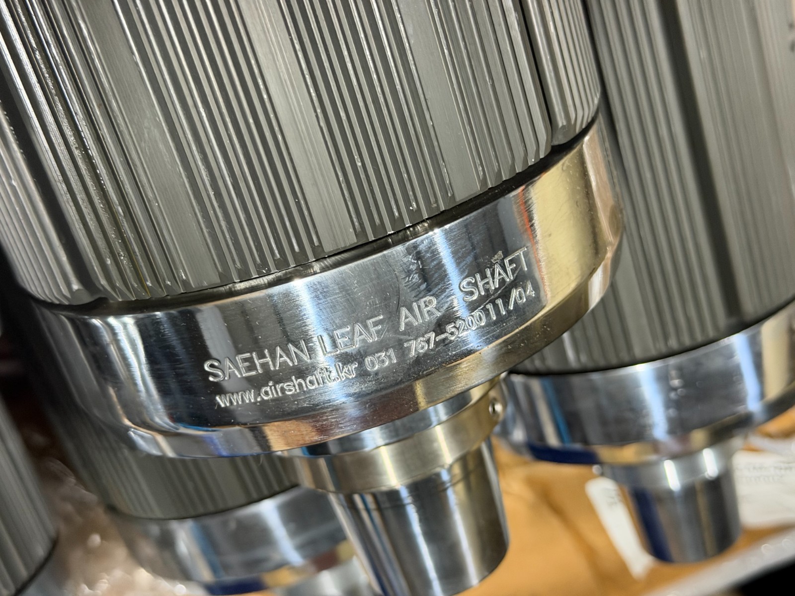 1x SAEHAN LEAF AIR SHAFT 031 767-5200 11/04 43″ long 6″ diameter