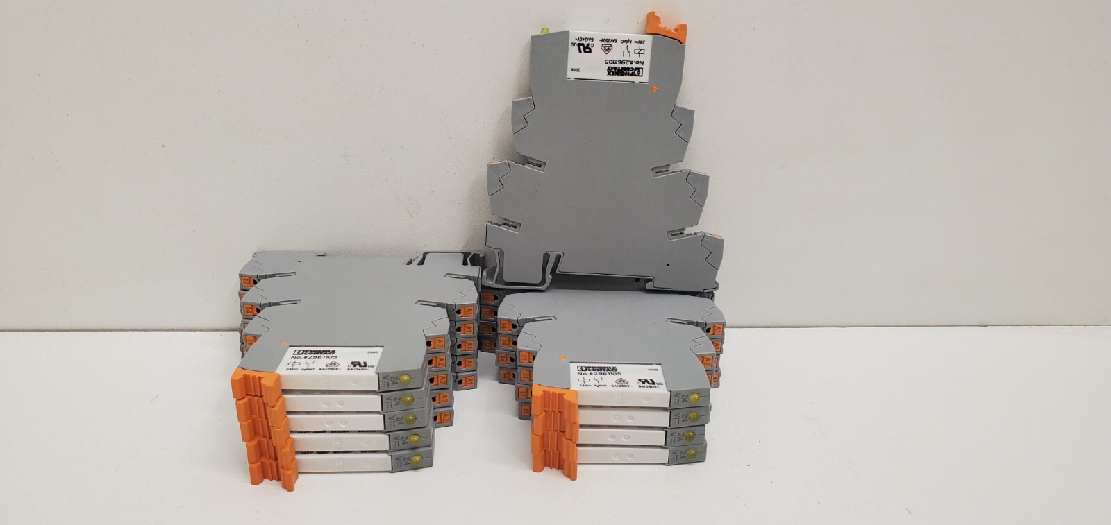 LOT OF (10) GOOD USED! PHOENIX CONTACT SOLID STATE RELAYS 2900445 W/ 2900445