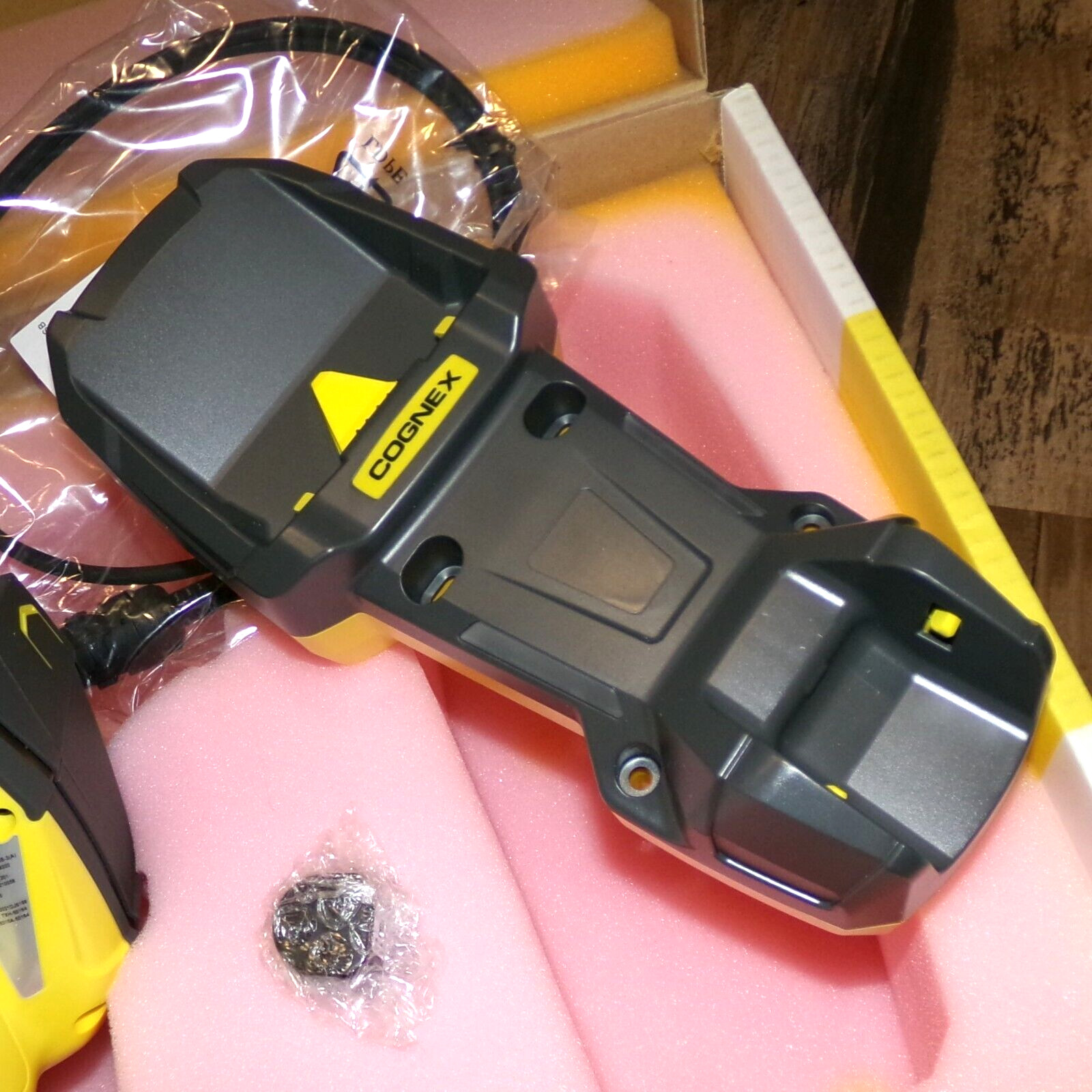 Cognex DataMan 8700 Bluetooth Handheld Barcode Reader DM8700DX-BT (Dead BATTERY)