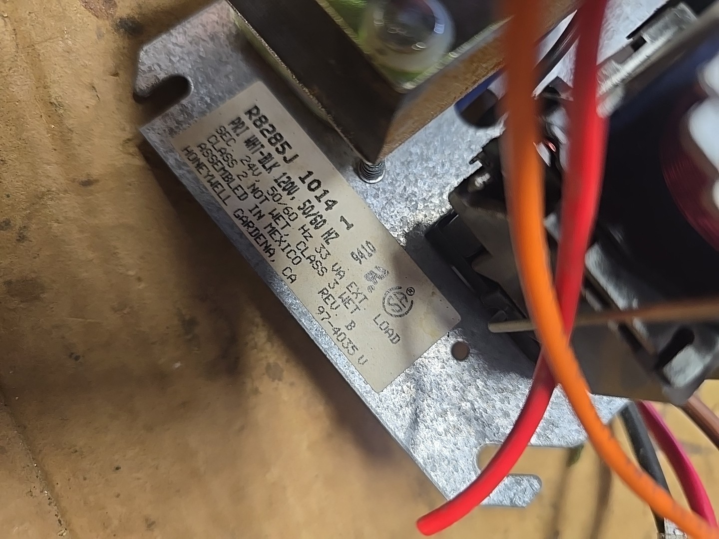r8285j1014
