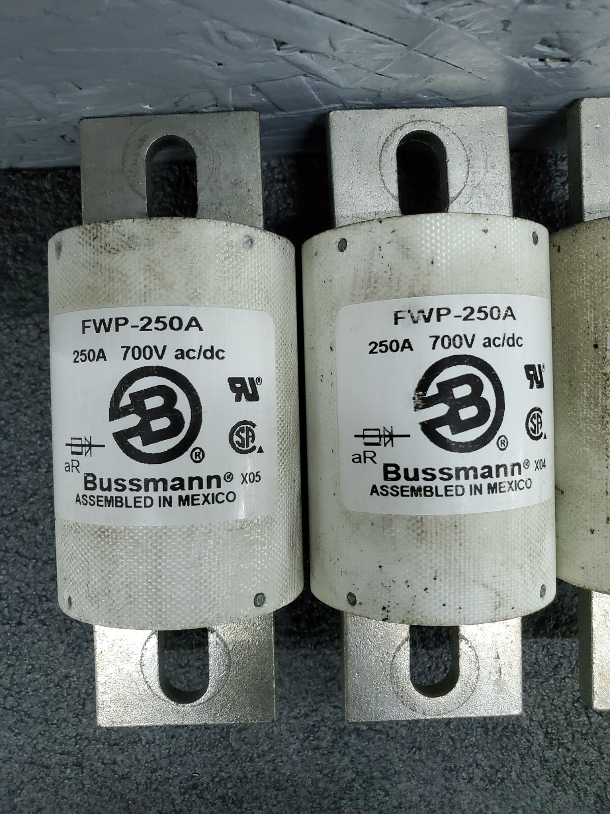 Lot of 3 – USED BUSSMANN FWP-250A 700VAC/DC 250A