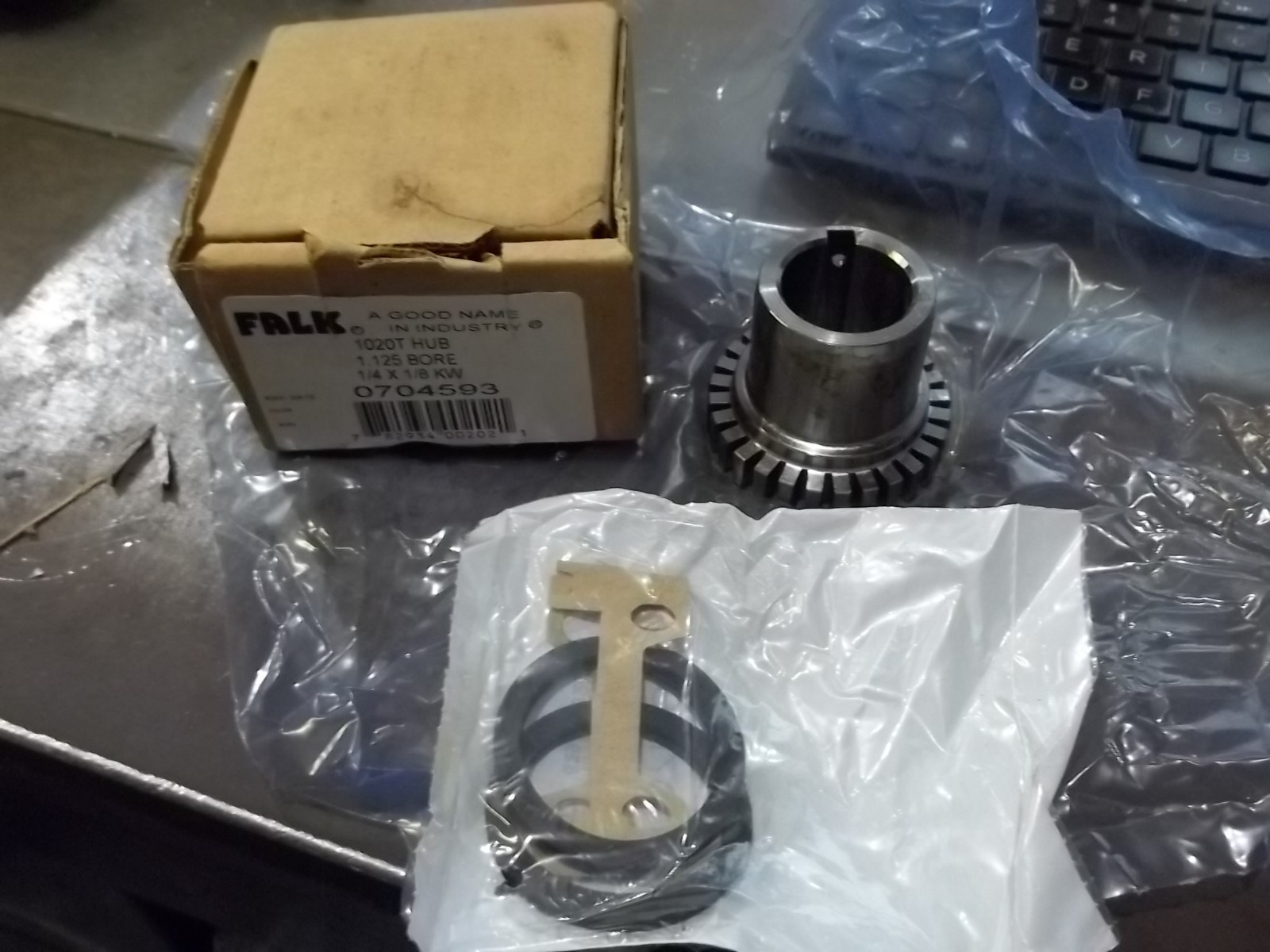 NIB FALK 0704593 1020T HUB 1.125″ BORE W/ SEAL KIT (WL63-3)