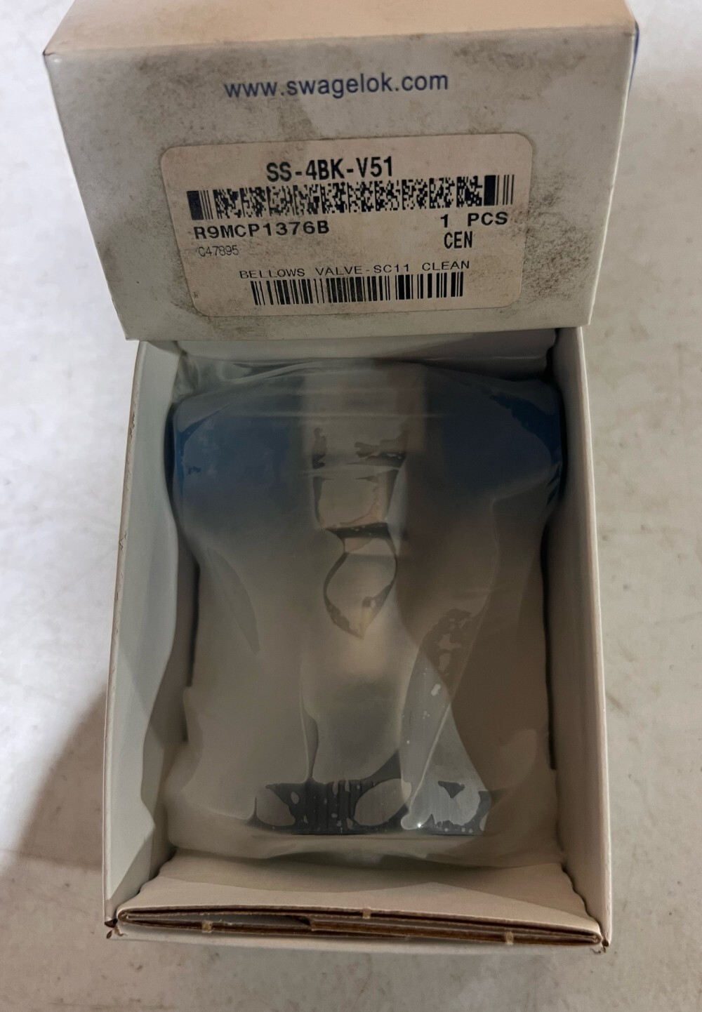 NEW Swagelok SS-4BK-V51 Bellows Sealed Valve, Gasketed PCTFE Stem Tip 1/4in FVCR