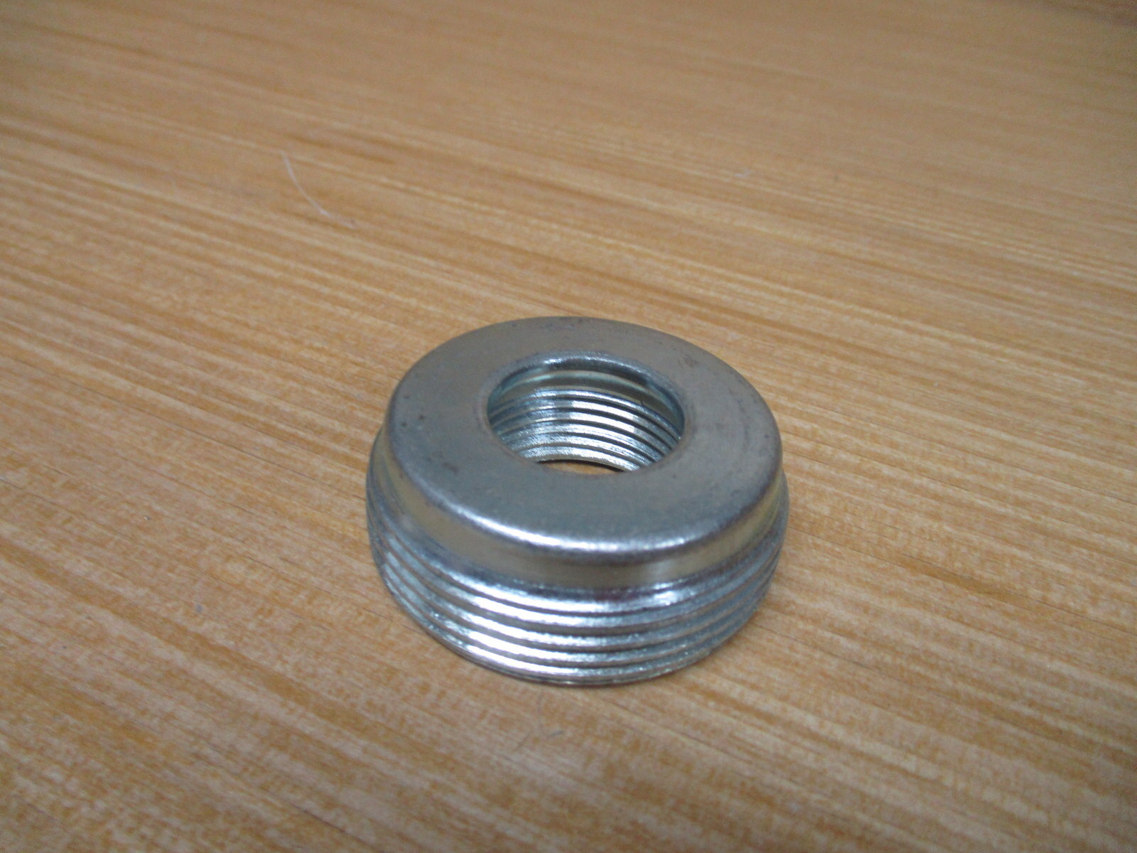 Thomas & Betts RB-152 Reducing Bushing RB152 1-1/2″ x 3/4″ (Pack of 9)