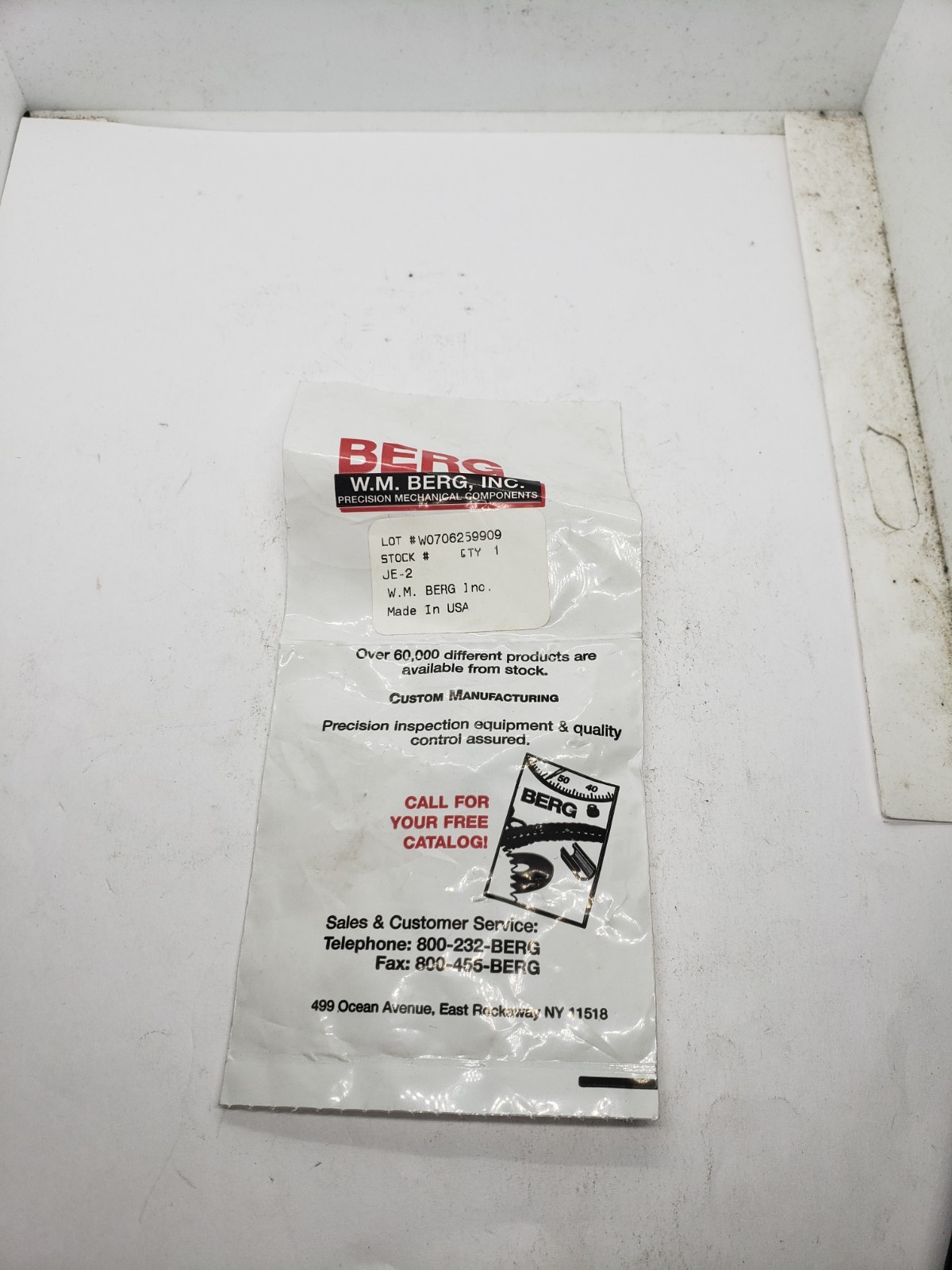 W.M BERG JE-2 CAM FOLLOWER 303 STAINLESS STEEL SCREW, NIB