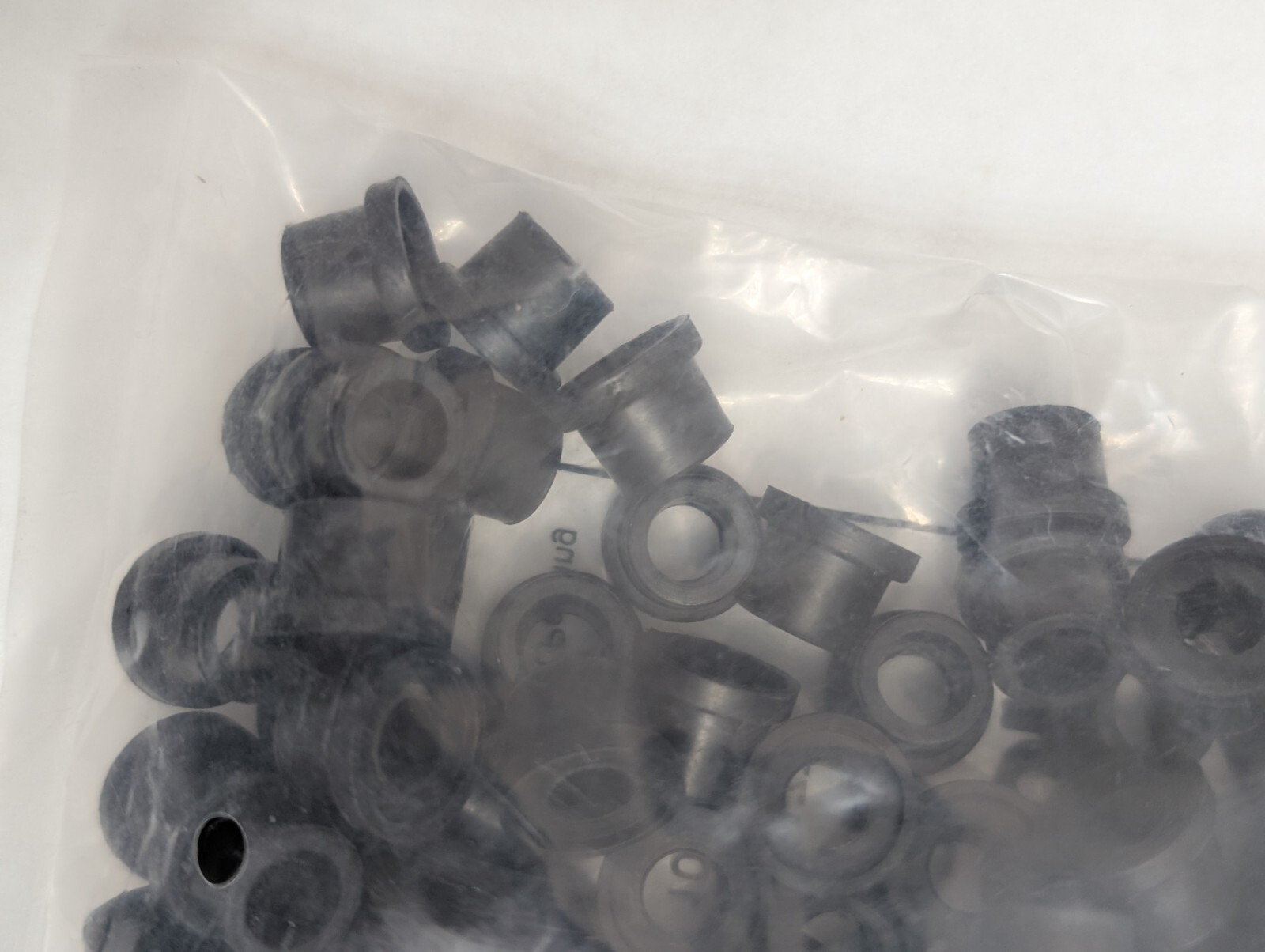 Lot of 200 Digicon Long Sleeve Model DIG 202477 1/2 Inch Top Hat Rubber Gromm