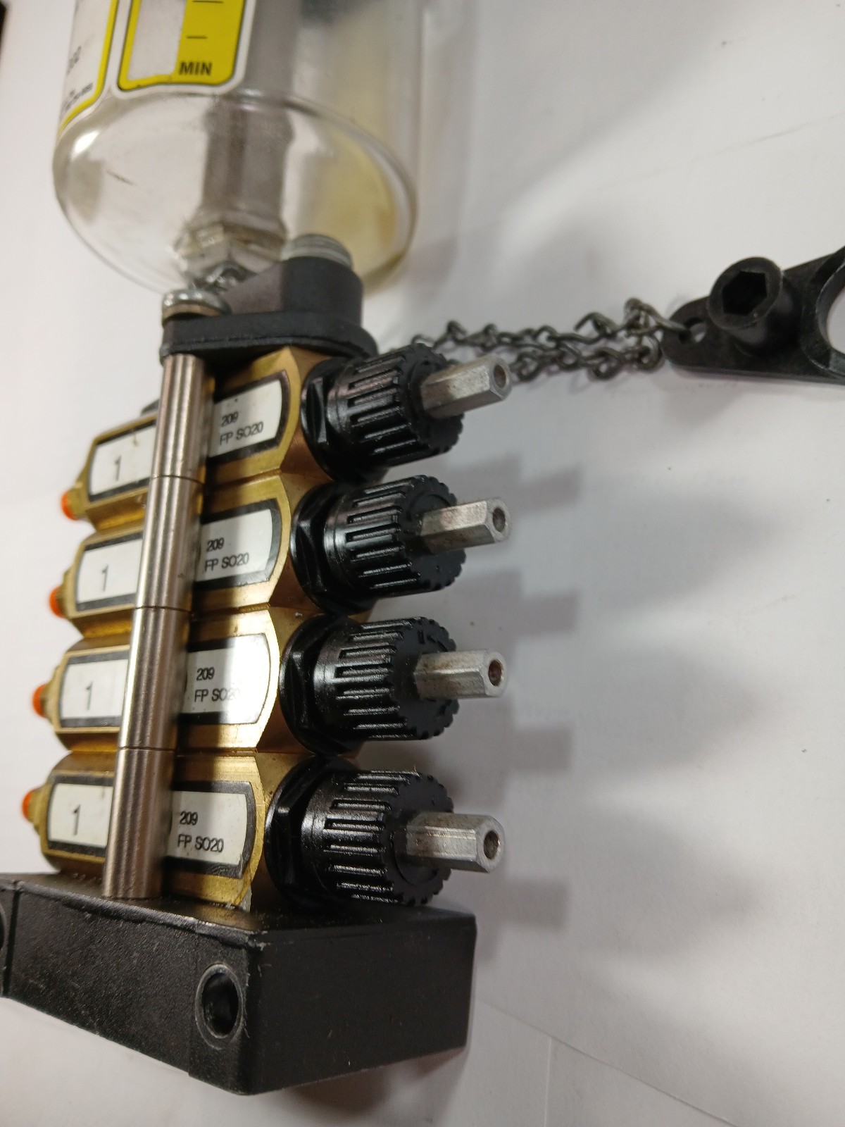 1 USED MASTER PNEUMATIC M476R W/ MPL 4 LUBICATORS ***MAKE OFFER***