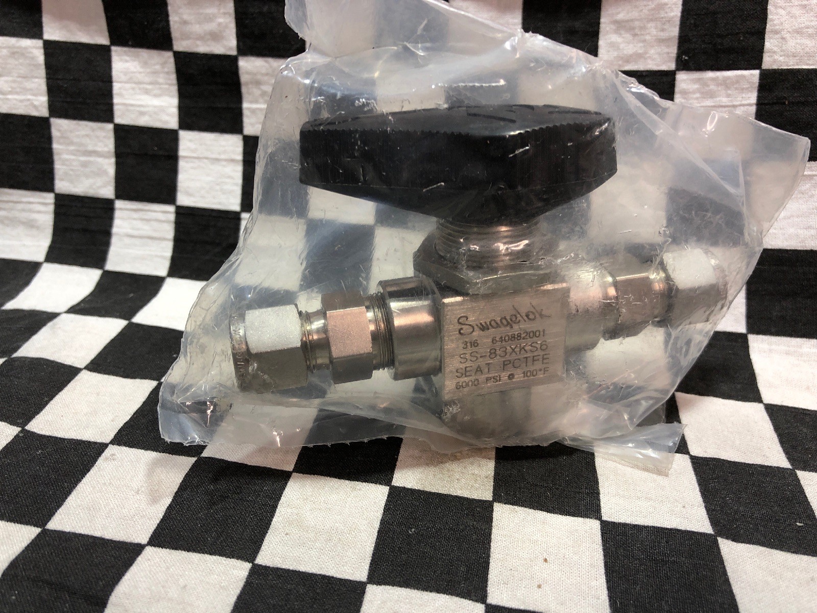 SWAGELOK SS-83XKS6, High Pressure 3-Way Ball Valve 3/8″ TUBE X 1/4″ FNPT #ZA2