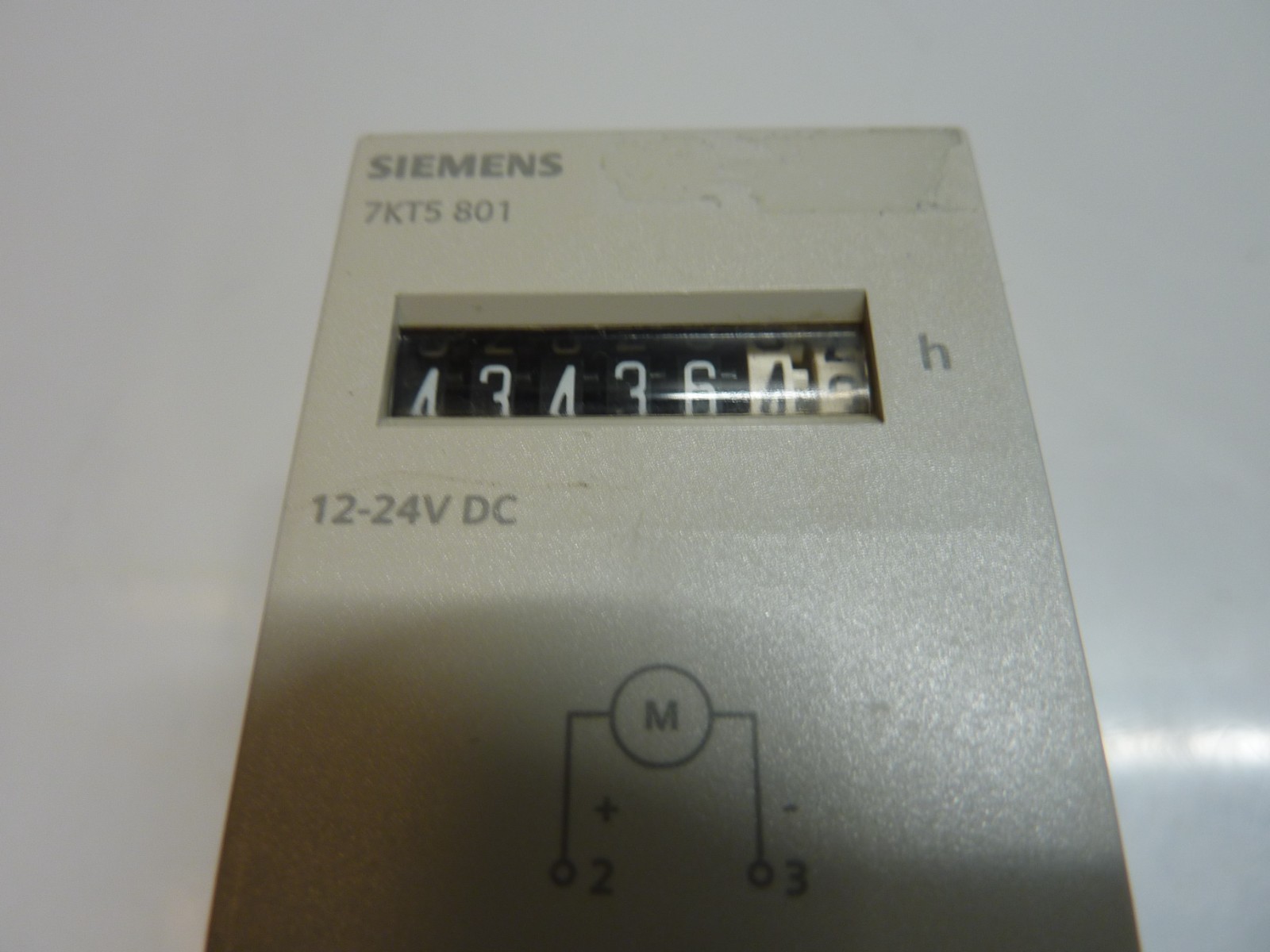 SIEMENS 7KT5 801 TIME COUNTER 12-24VDC (31950)