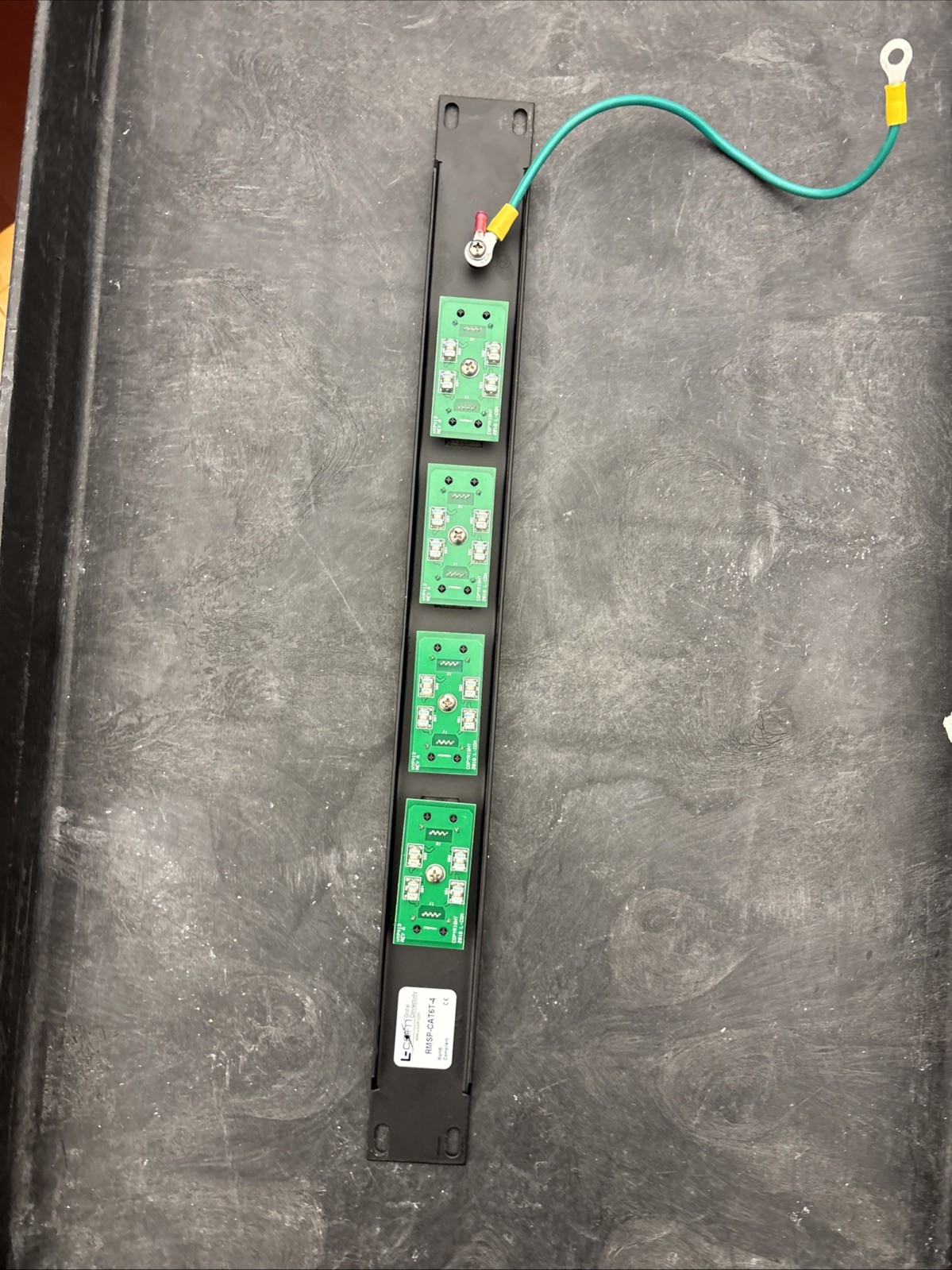 L-Com / Infinite Electronics – RMSP-CAT6T-4 – 19 Rack Mount 4-Port 10/100/1000