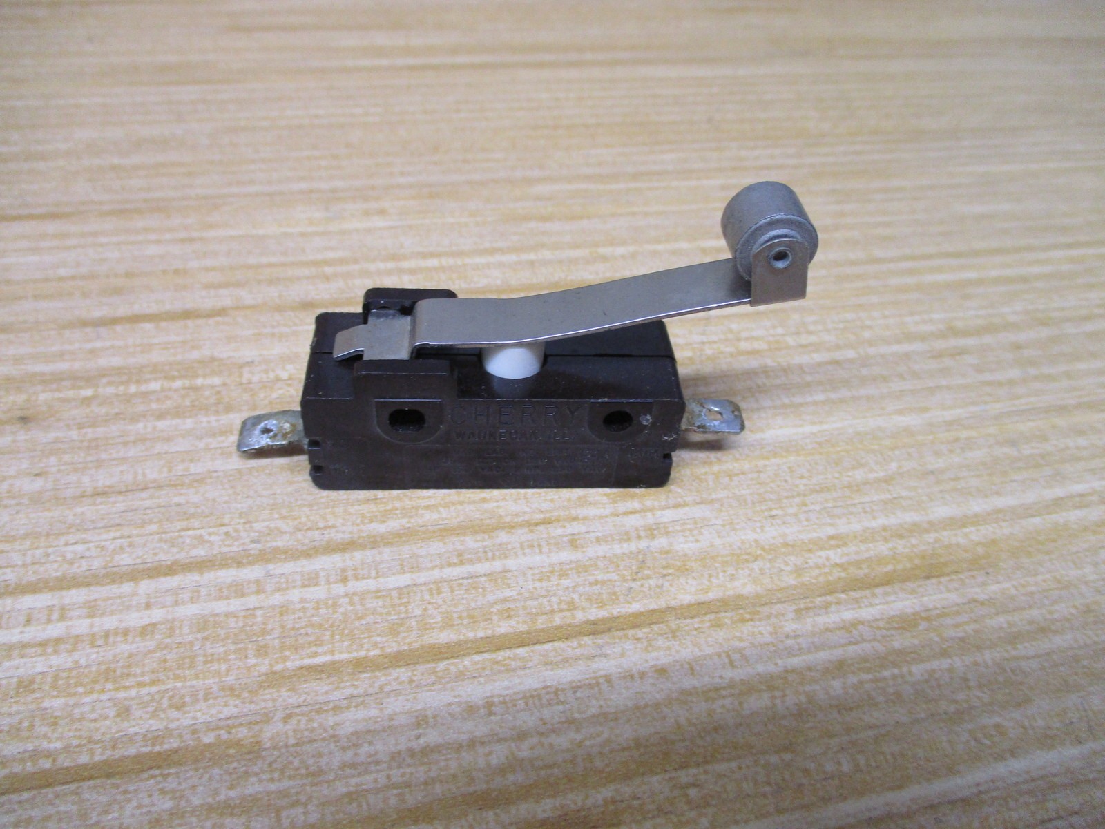 Cherry E14 Snap Switch