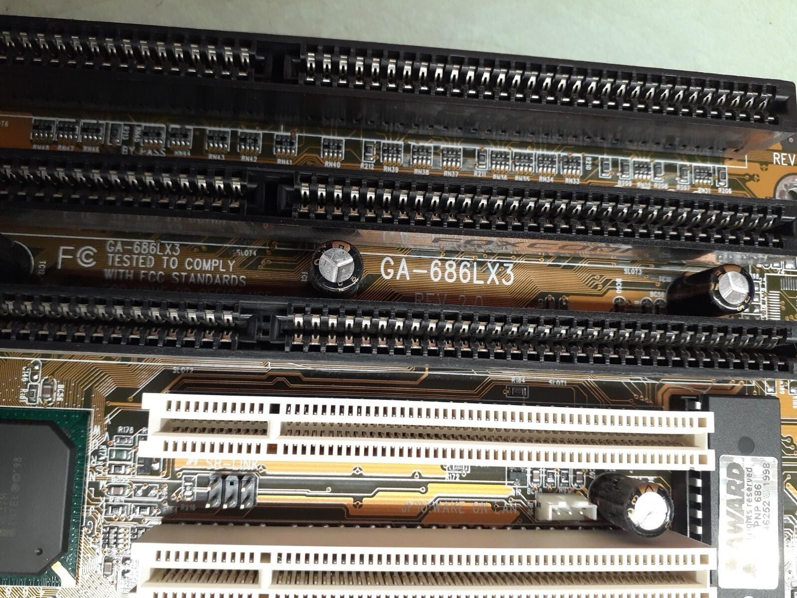 Gigabyte GA-686LX3 Desktop ATX Motherboard / SL2TV / 16X64 PC100-222-620 Memory