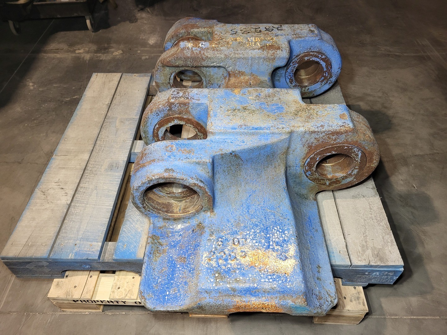 BRADKEN DK200S 400-2 Crawler Shoes – Heavy Machinery
