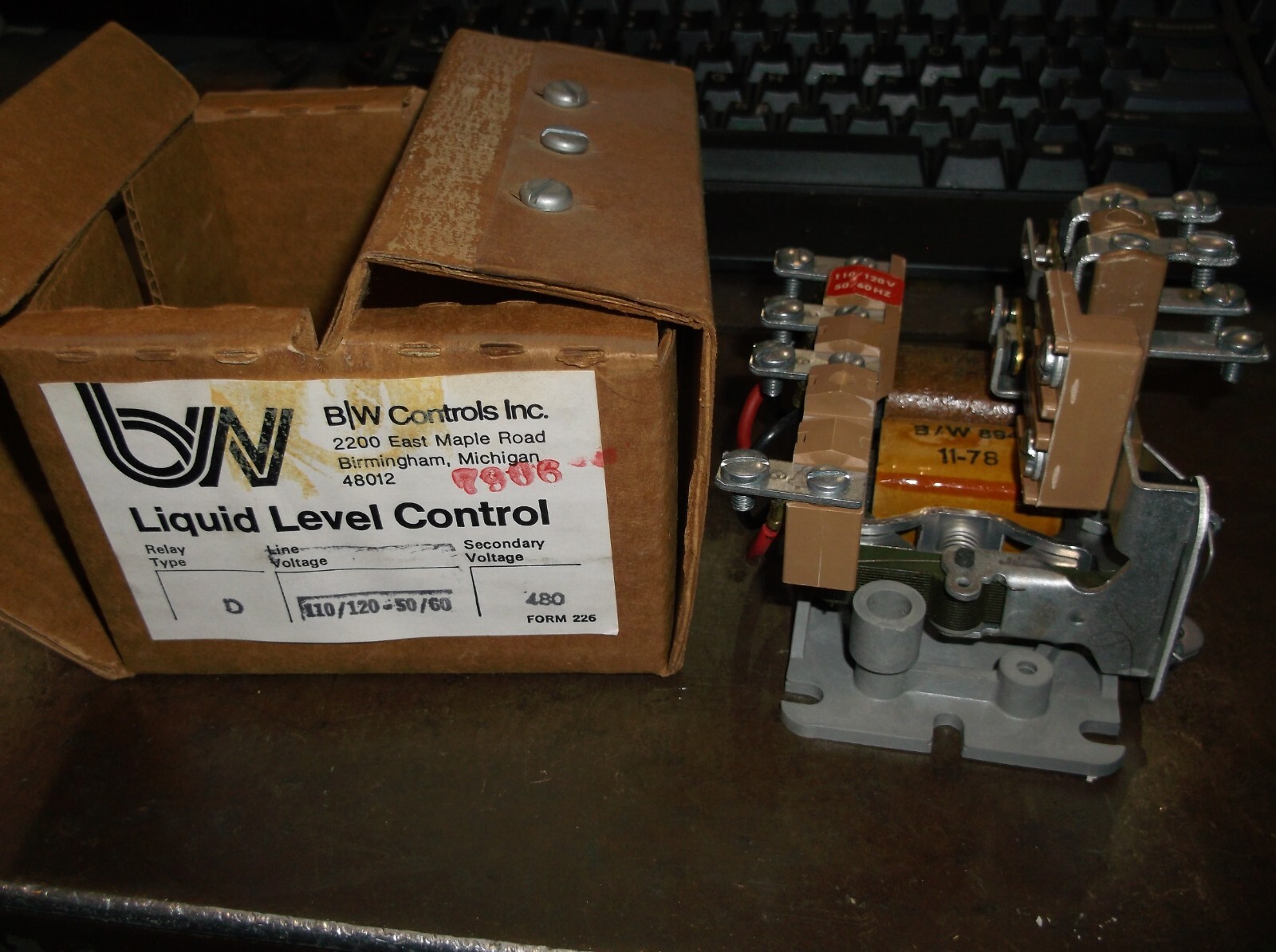 NIB B/W CONTROLS TYPE D SERIES 7906 LIQUID LEVEL CONTROL 110/120V (132-1)