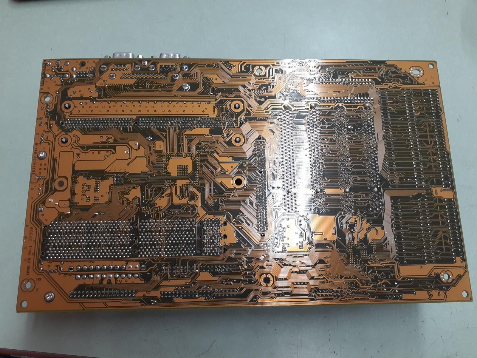 Gigabyte GA-686LX3 Desktop ATX Motherboard / SL2TV / 16X64 PC100-222-620 Memory