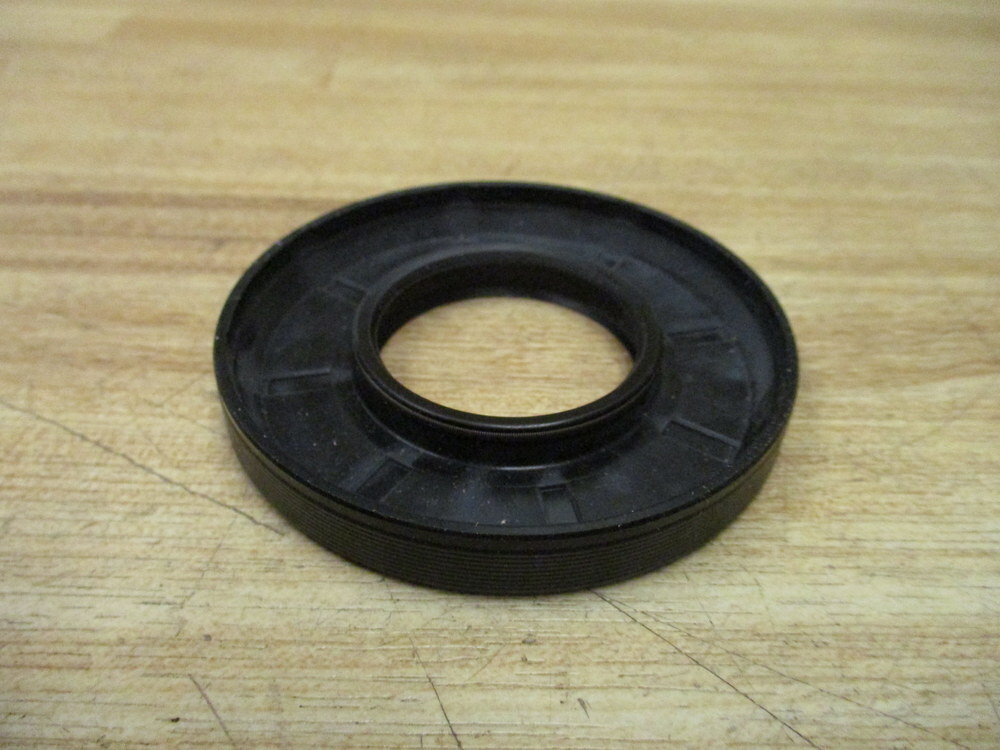 Chicago Rawhide/SKF 13896 Oil Seal