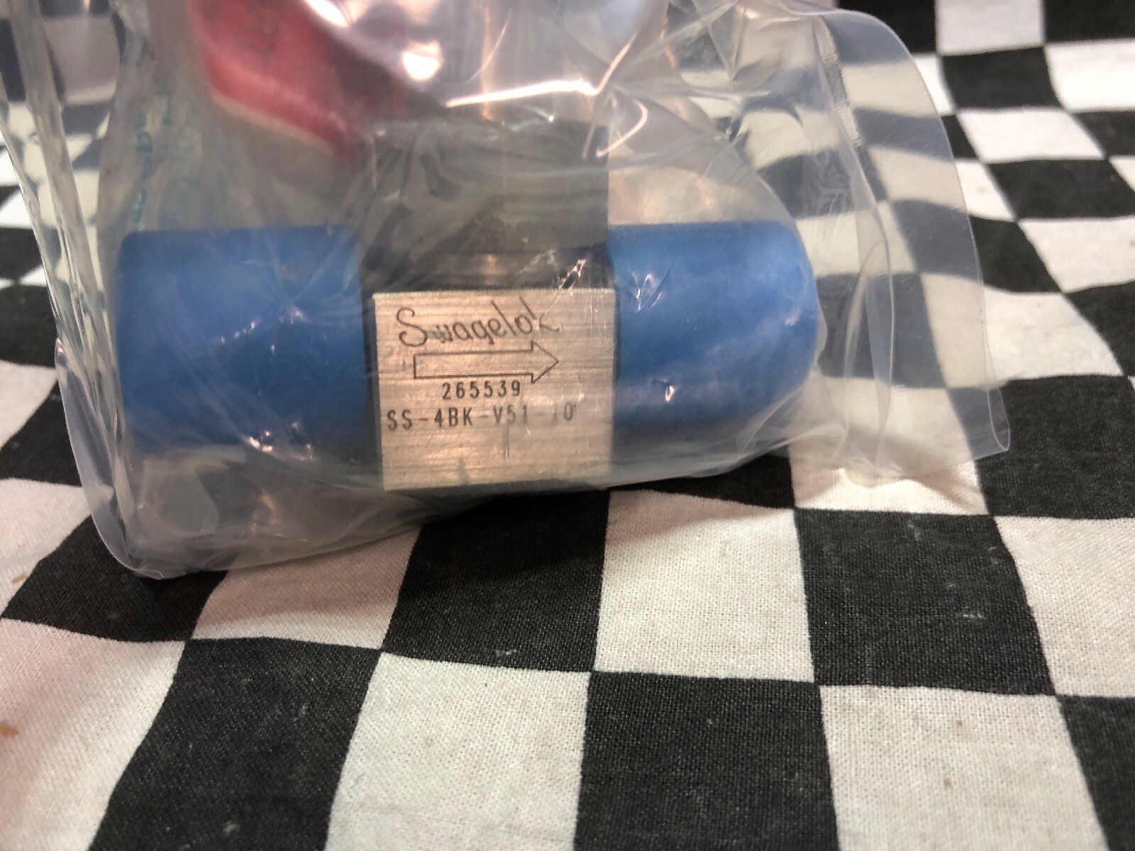SWAGELOK SS-4BK-V51-10, High Purity Bellows Valve 1/4″ FVCR, SHIPSAMEDAY#136HT