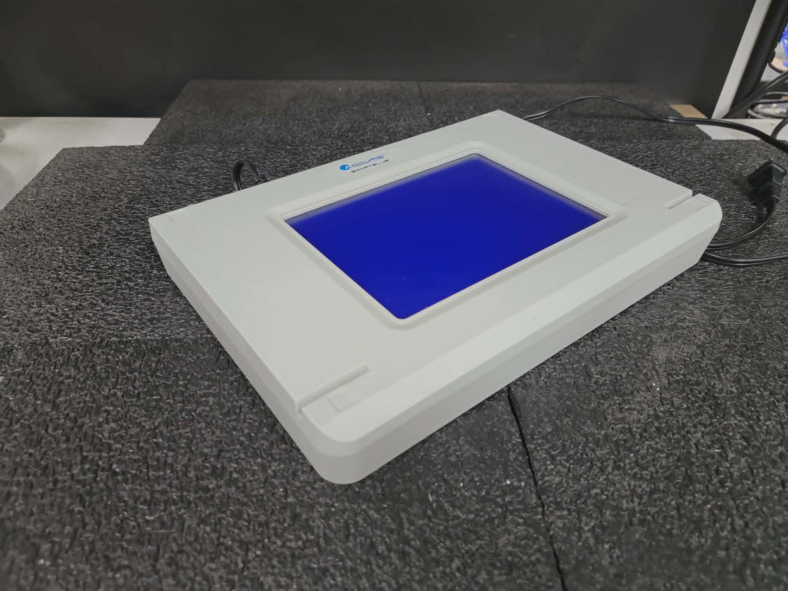 Accuris E4000 SmartBlue Transilluminator Full-Size Blue LED Transilluminator