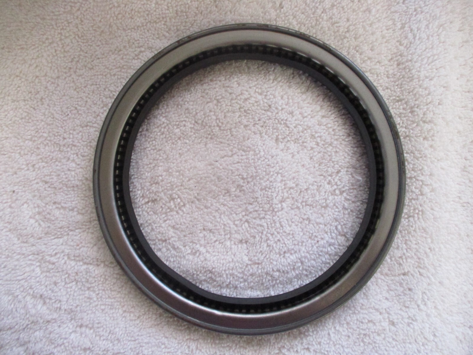 NIB Garlock Klozure Oil Seal 21086-2900