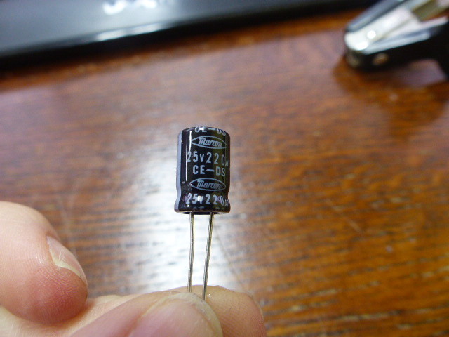 Marcon CEDSM1E221M Qty of 100 per Lot 220uf 25v 8×11.5mm 85 deg. Marcon