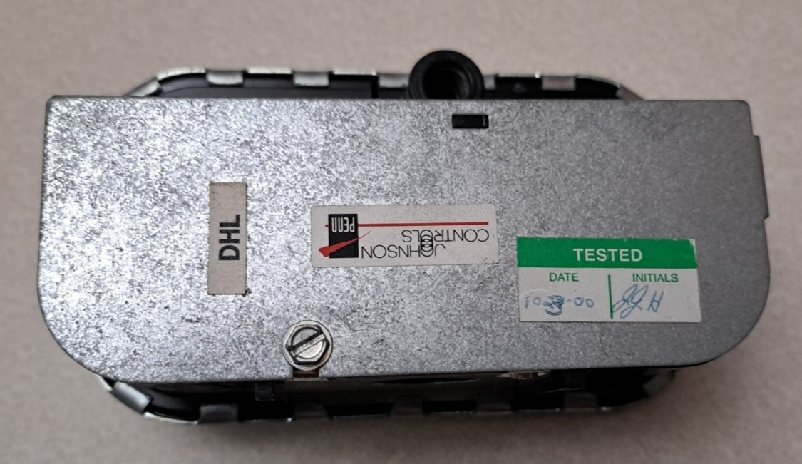 New JOHNSON CONTROLS P32AF-1C SENSITIVE DIFFERENTIAL PRESSURE SWITCH NOS