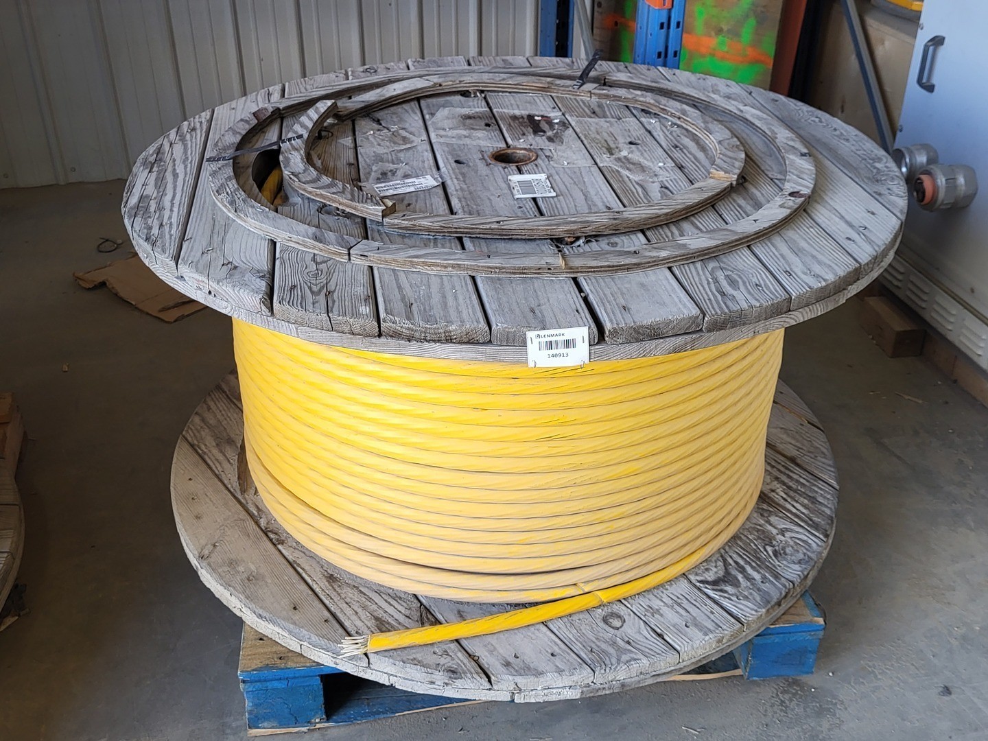 SURPLUS NEW 2001 Corning 144R81-T3131-24 Tight-Buffered Fiber Optic Cable