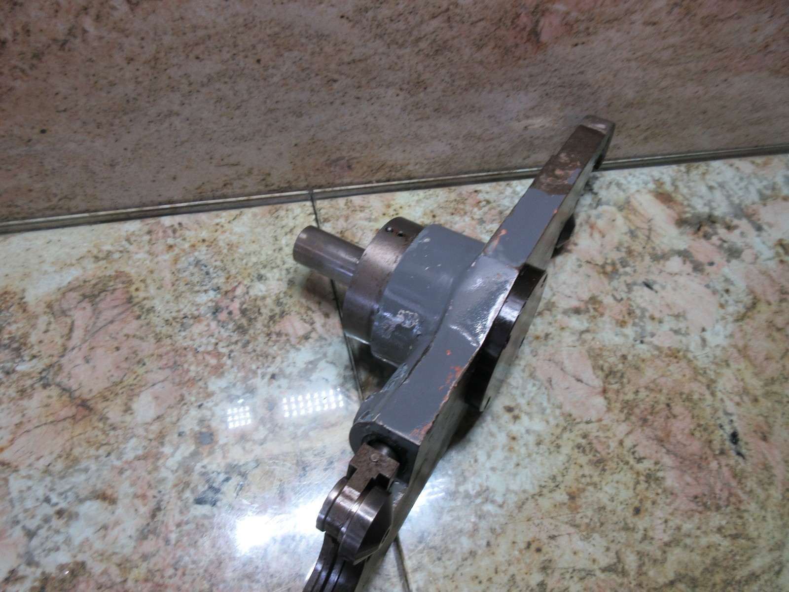 SHIZUOKA B-10V CNC VERTICAL MILL CAT 45 ATC TOOL CHANGER ARM CAROUSEL