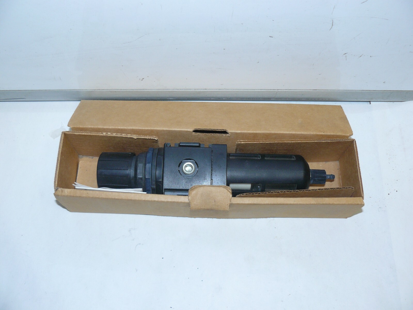 WILKERSON B18-04-FK00 FILTER REGULATOR CONSOLIDATION 0-125PSIG (0-8.6BAR) 1/2″